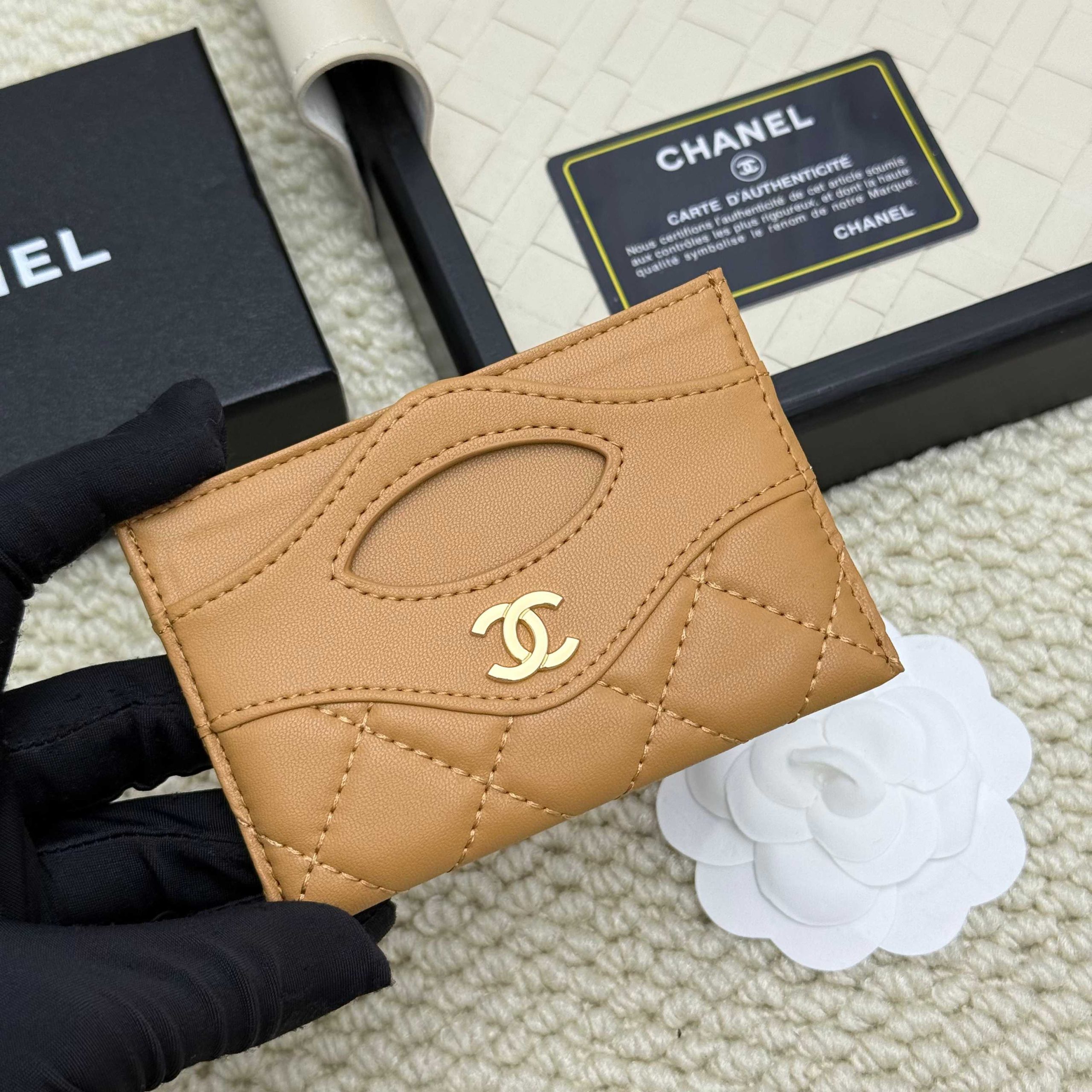 Chanel 高仿女士短夾焦糖棕色款 秋冬人氣必備小皮夾｜歐美奢侈品精品推薦