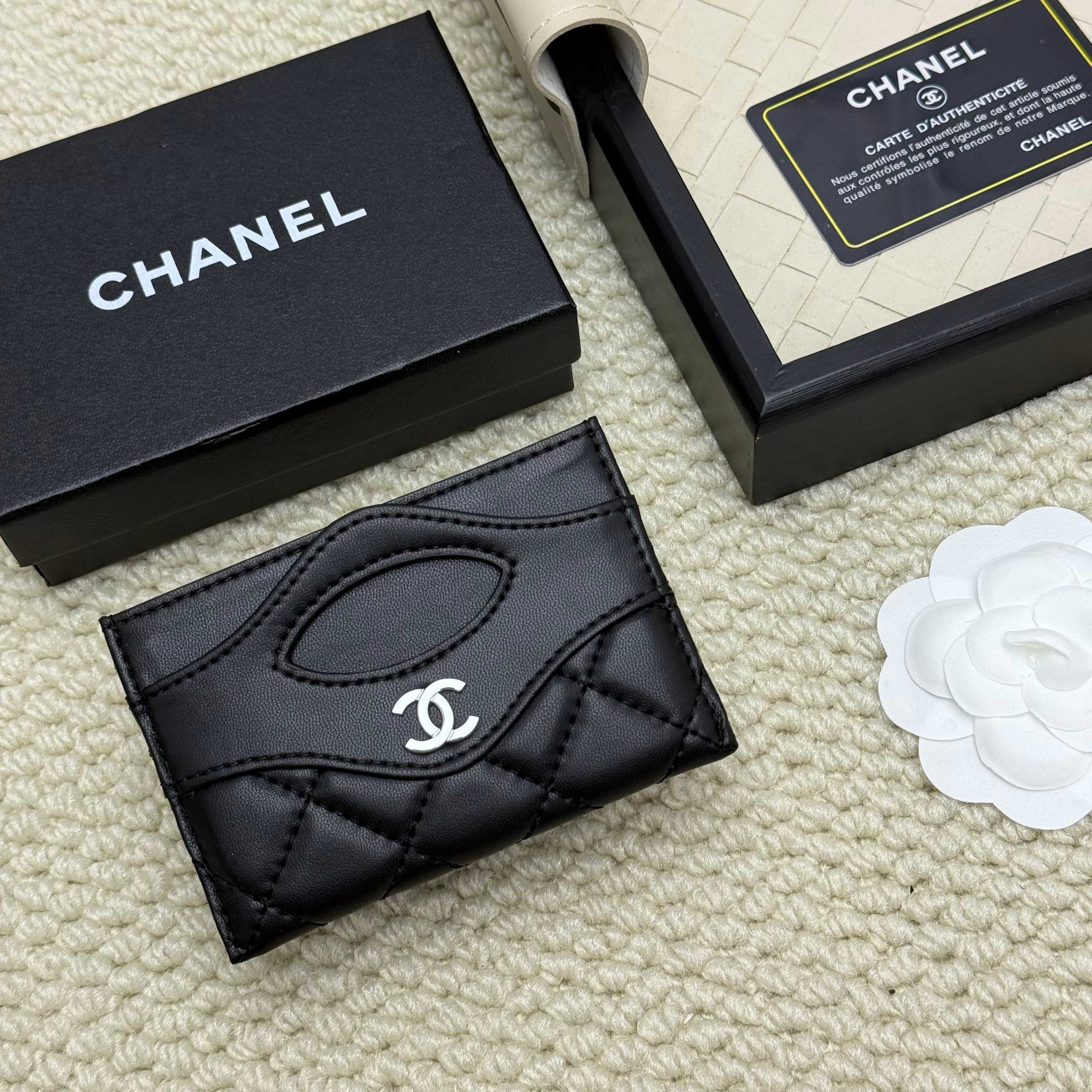 Chanel 高仿女士短夾黑色銀扣款 低調時尚極簡精品感