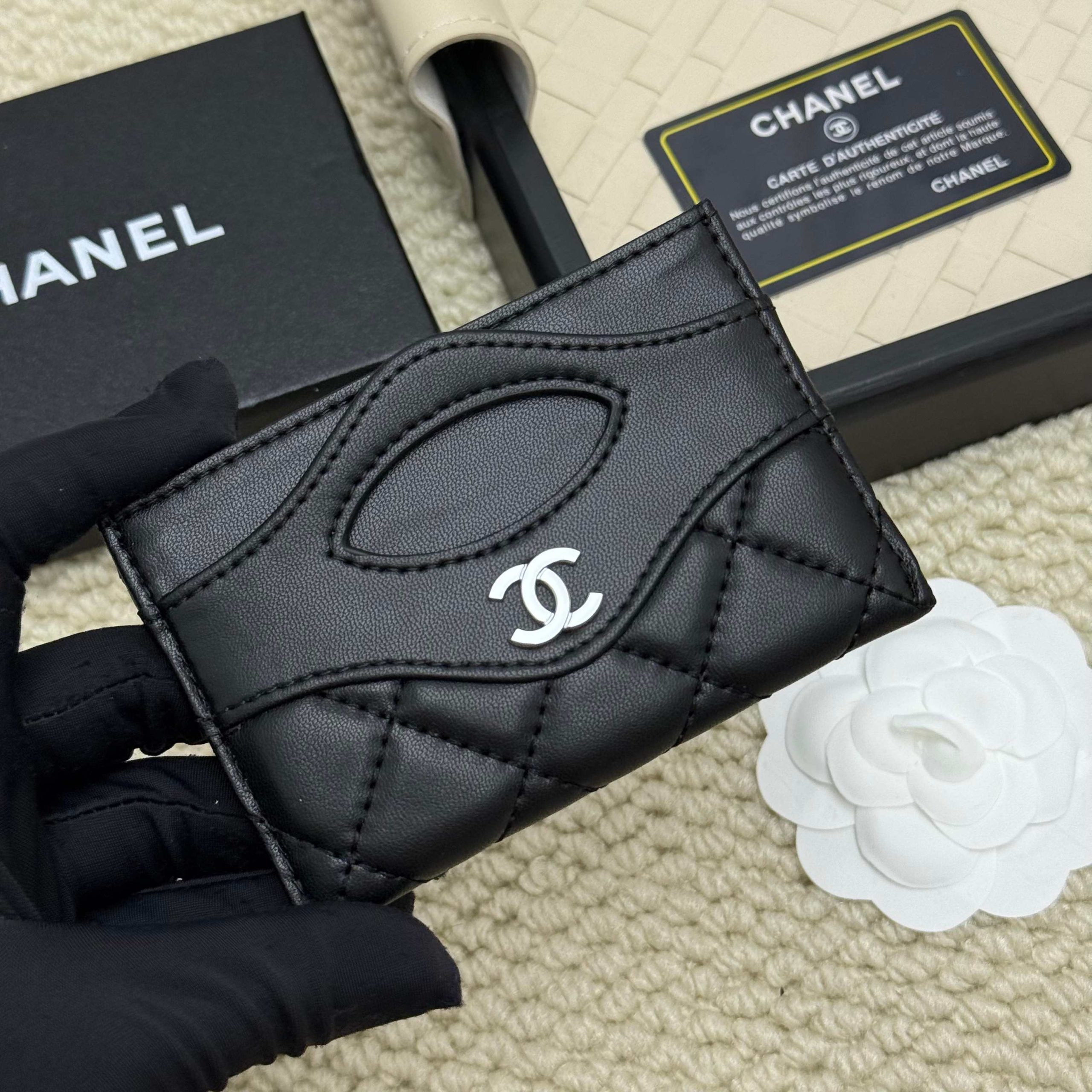Chanel 高仿女士短夾黑色銀扣款 低調時尚極簡精品感｜歐美奢侈品精品推薦