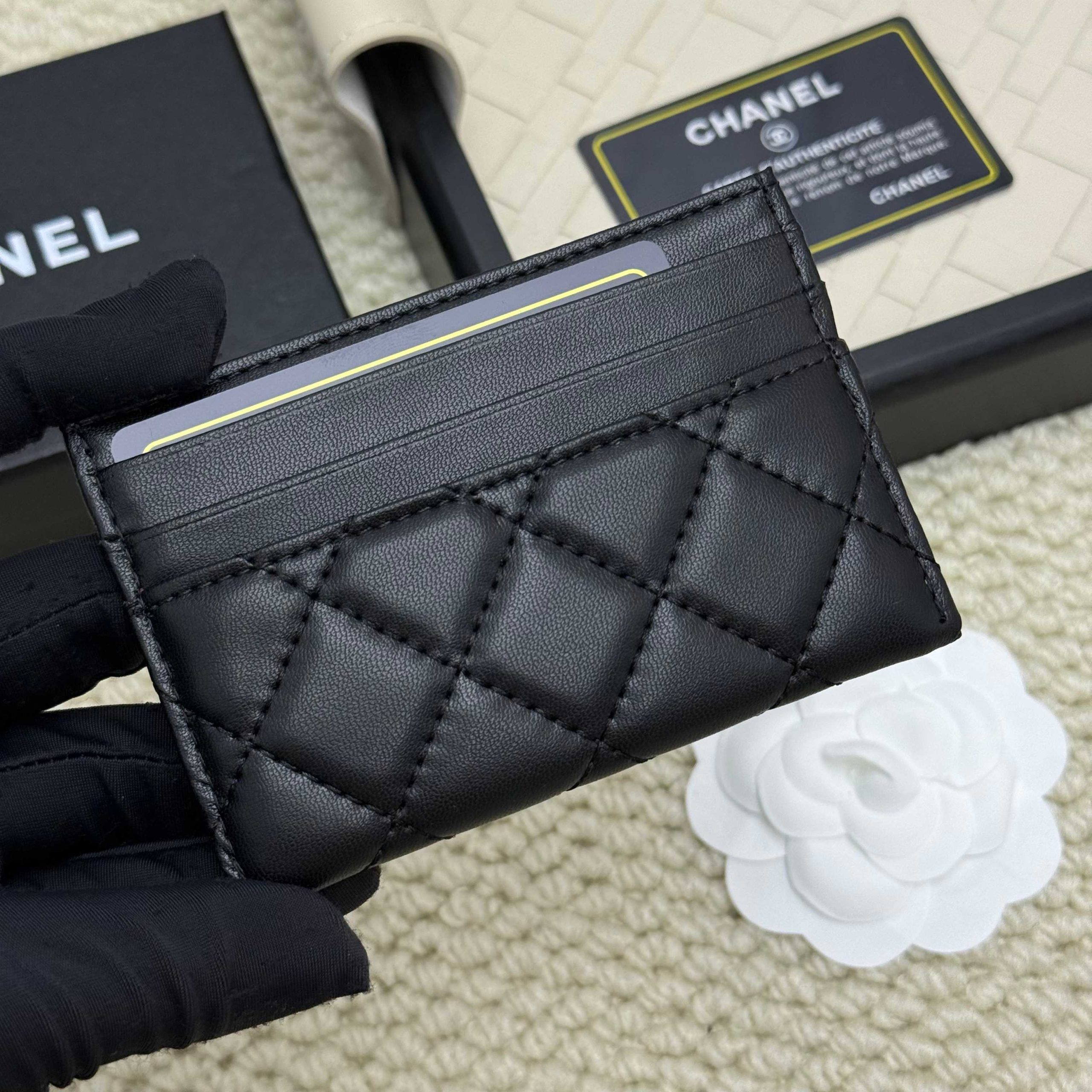 Chanel 高仿女士短夾黑色銀扣款 低調時尚極簡精品感｜歐美奢侈品精品推薦