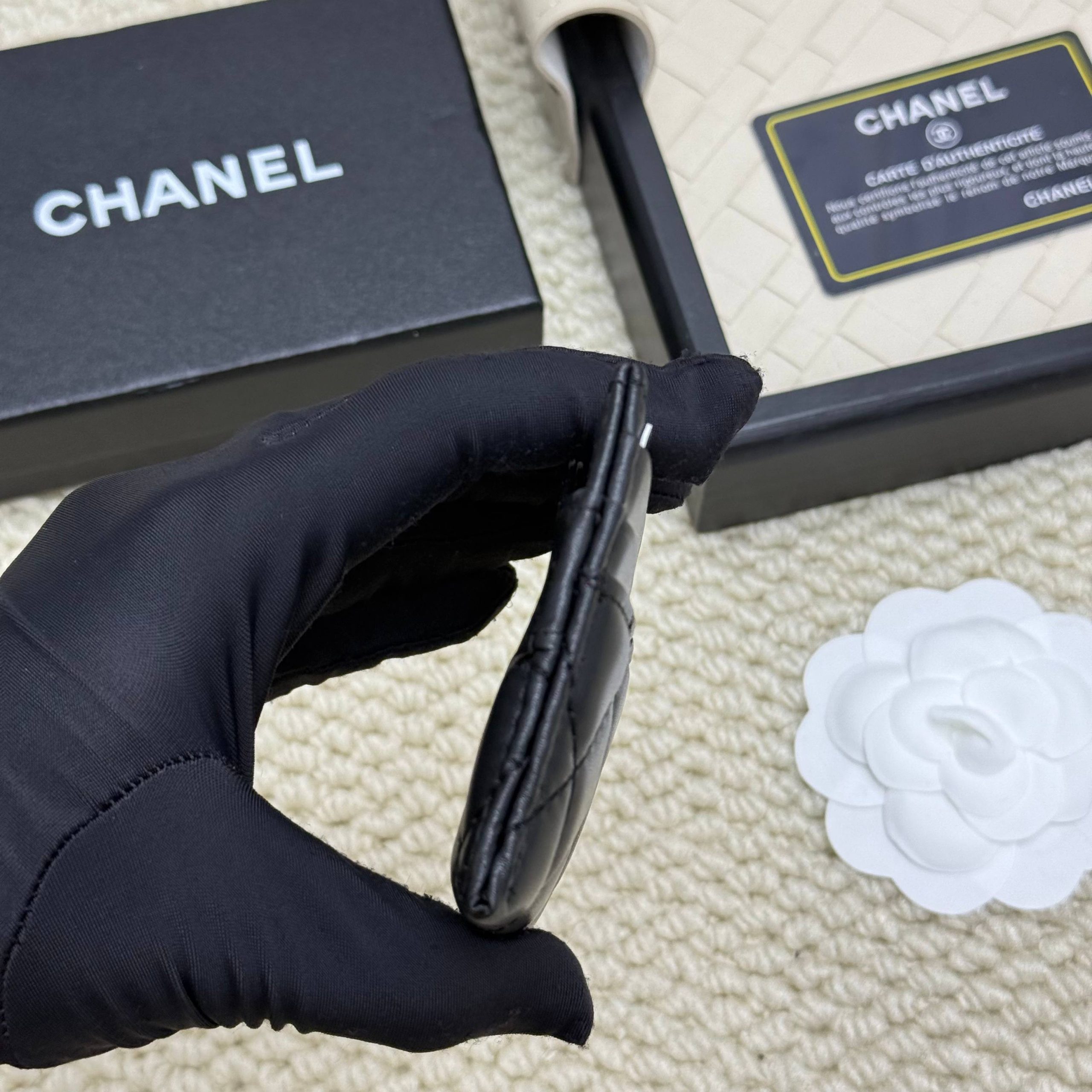 Chanel 高仿女士短夾黑色銀扣款 低調時尚極簡精品感｜歐美奢侈品精品推薦