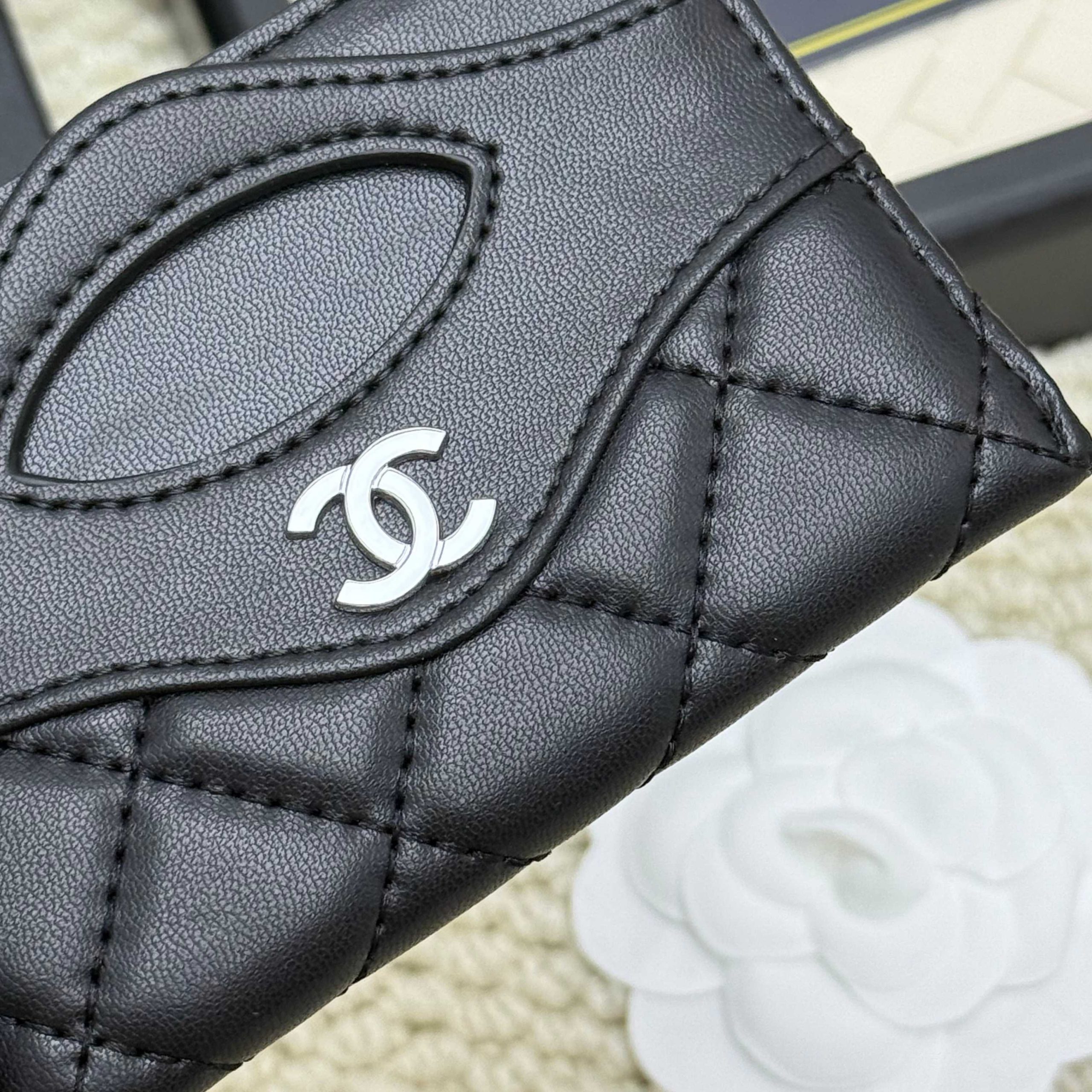Chanel 高仿女士短夾黑色銀扣款 低調時尚極簡精品感｜歐美奢侈品精品推薦