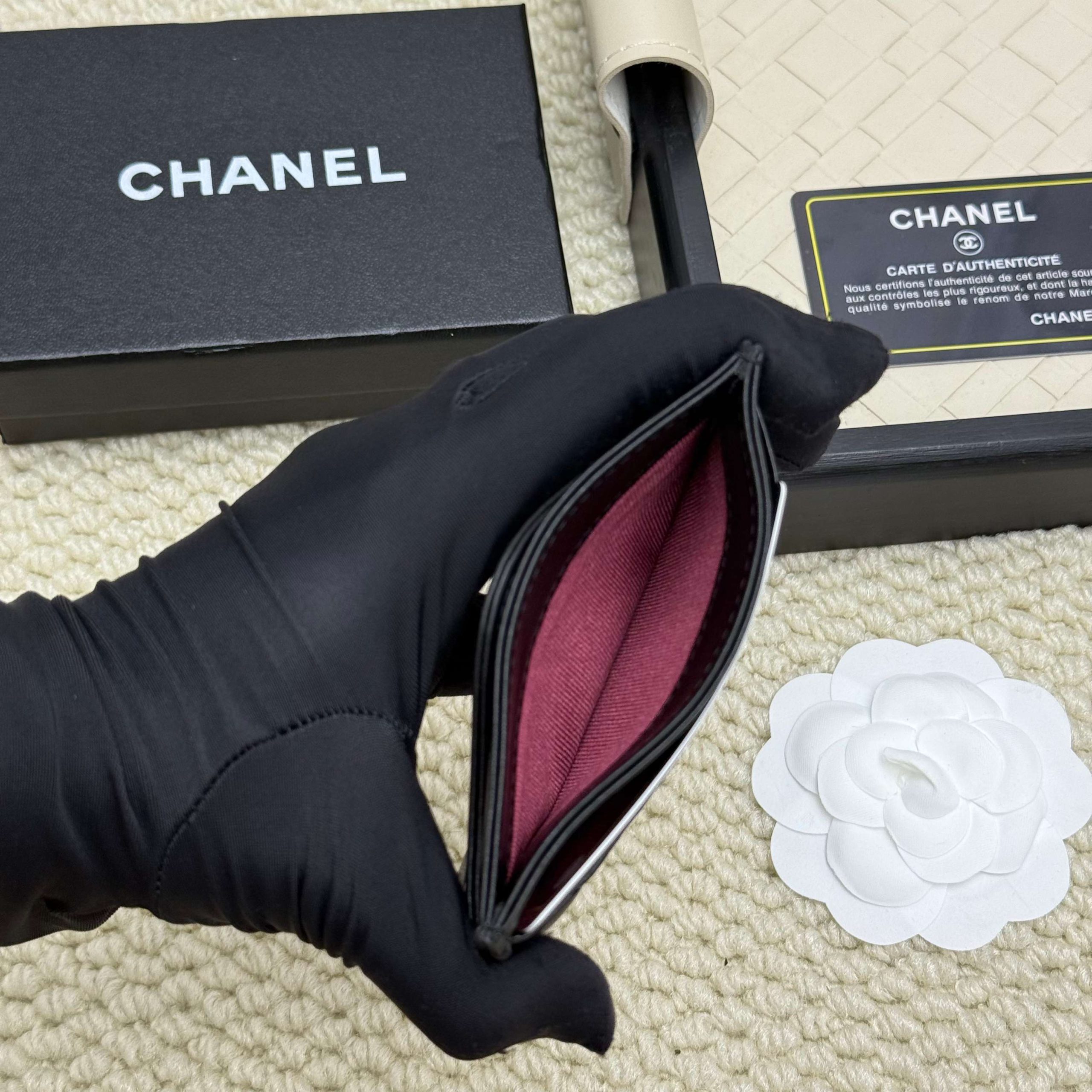 Chanel 高仿女士短夾黑色銀扣款 低調時尚極簡精品感｜歐美奢侈品精品推薦