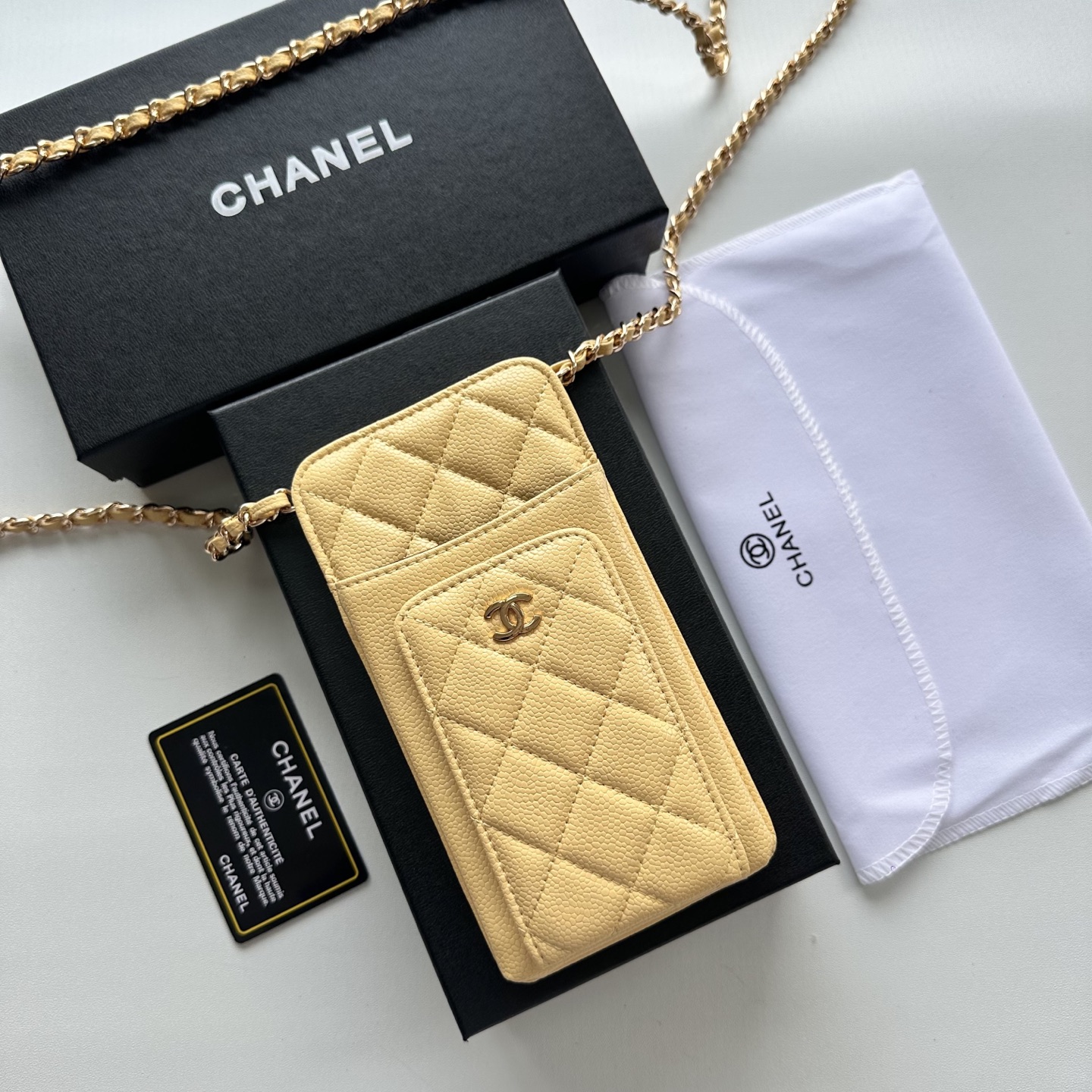 Chanel 高仿女士手機斜背包奶黃新色 甜美小香風人氣款｜歐美奢侈品精品推薦