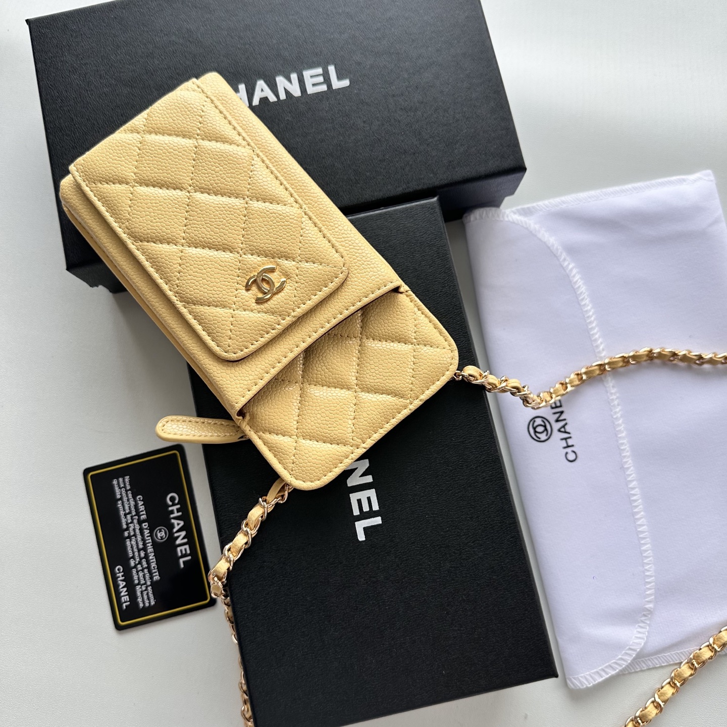 Chanel 高仿女士手機斜背包奶黃新色 甜美小香風人氣款｜歐美奢侈品精品推薦