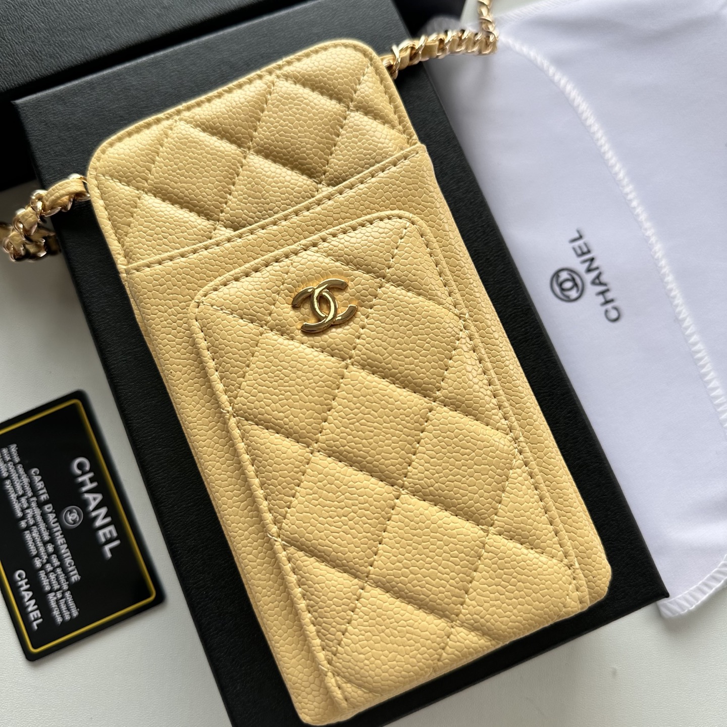 Chanel 高仿女士手機斜背包奶黃新色 甜美小香風人氣款｜歐美奢侈品精品推薦