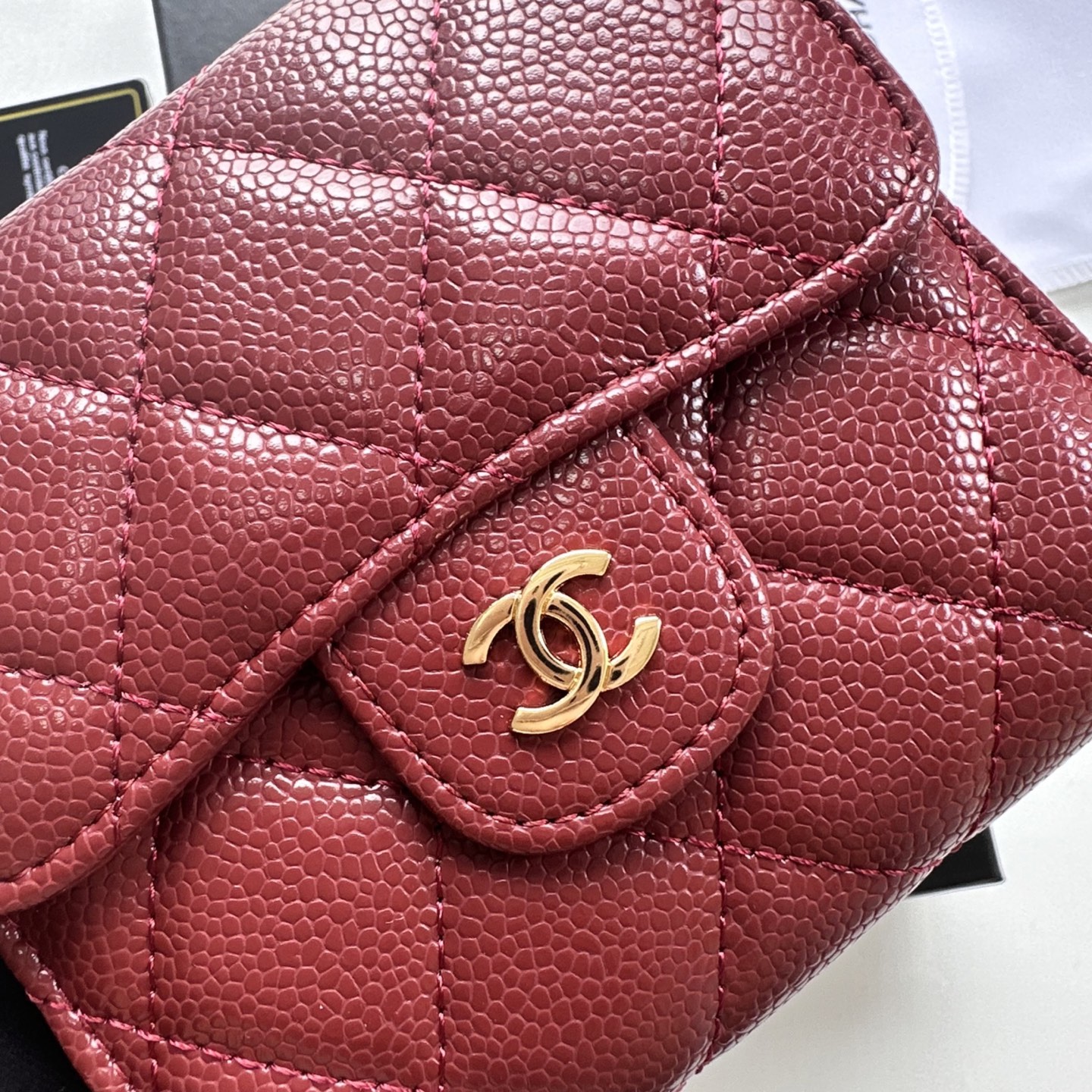 Chanel 高仿短夾 女用酒紅金釦款 菱格紋氣質百搭皮夾｜歐美奢侈品精品推薦