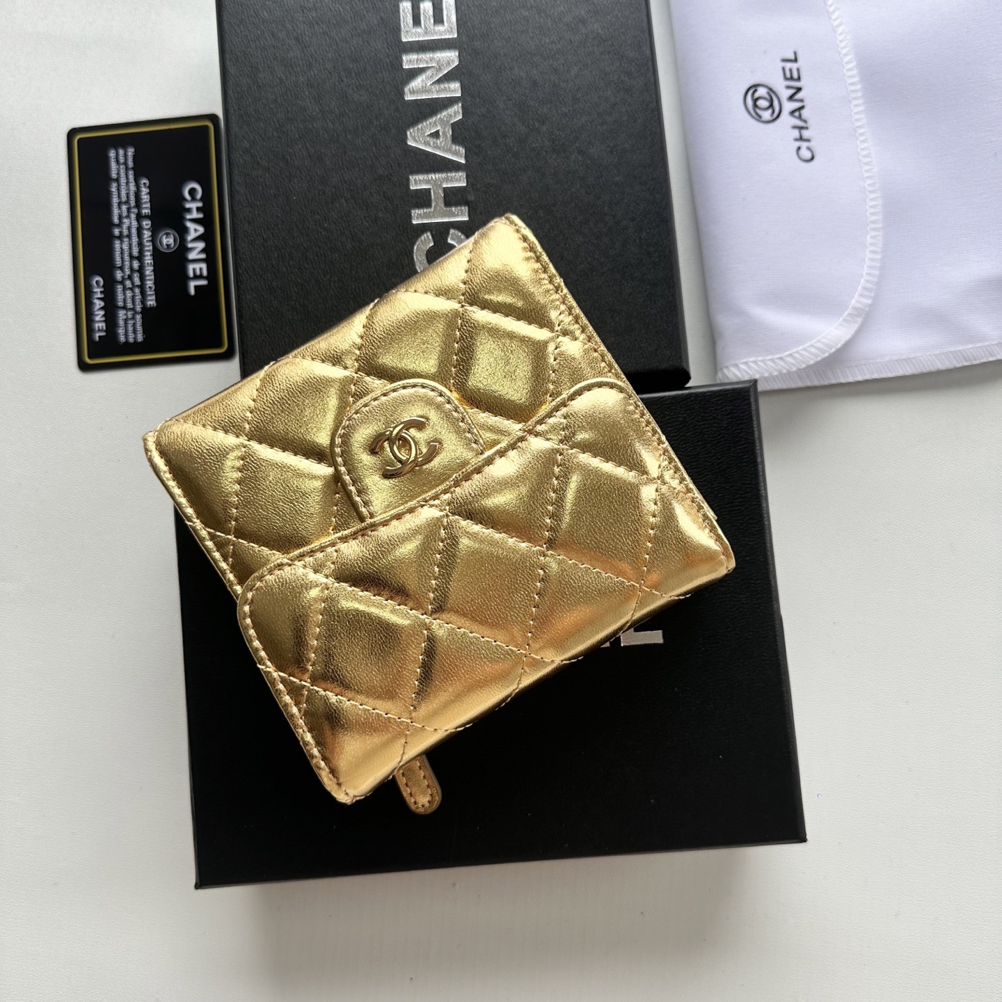 Chanel 高仿女士短夾 金色亮面設計 菱格紋限量感單品｜歐美奢侈品精品推薦