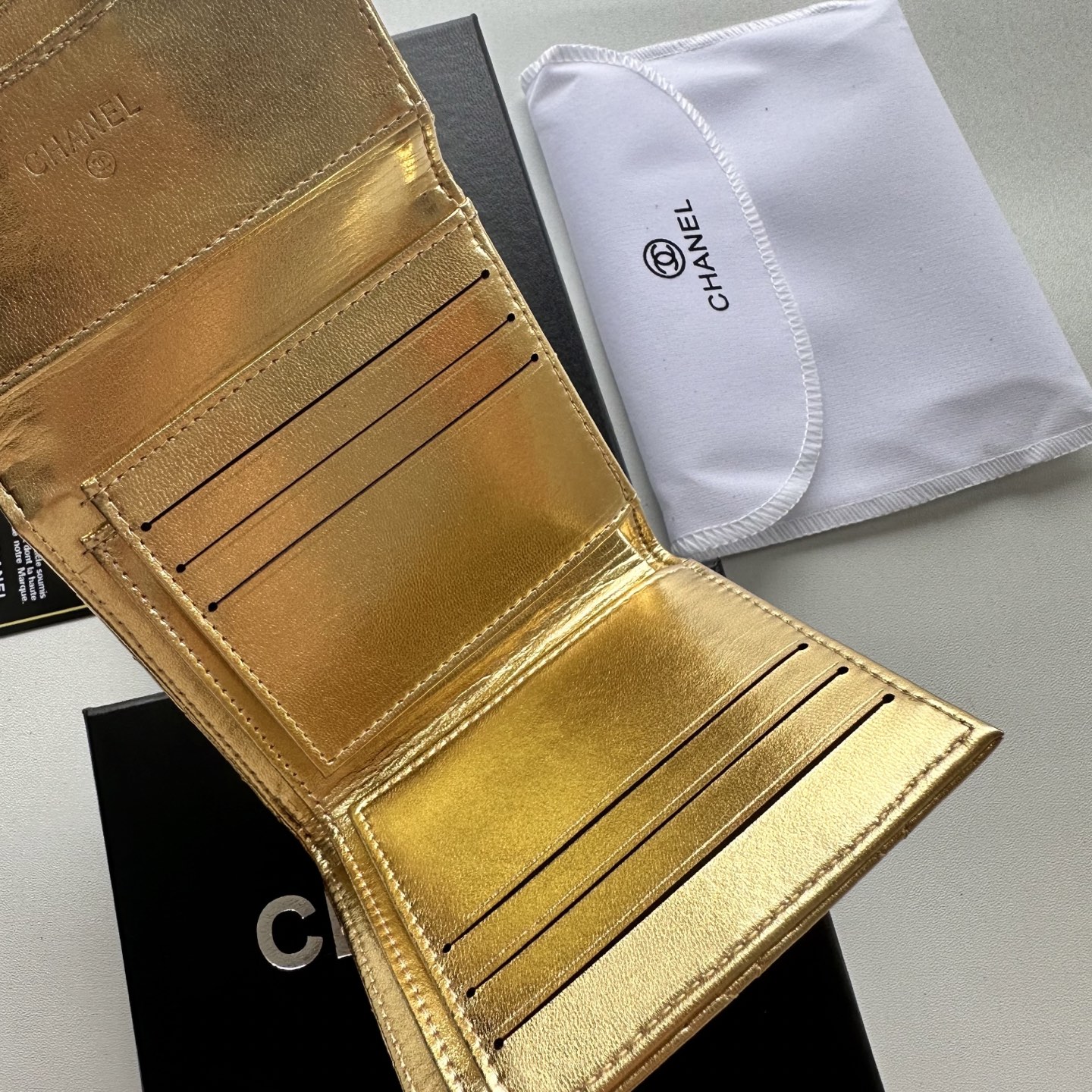 Chanel 高仿女士短夾 金色亮面設計 菱格紋限量感單品｜歐美奢侈品精品推薦