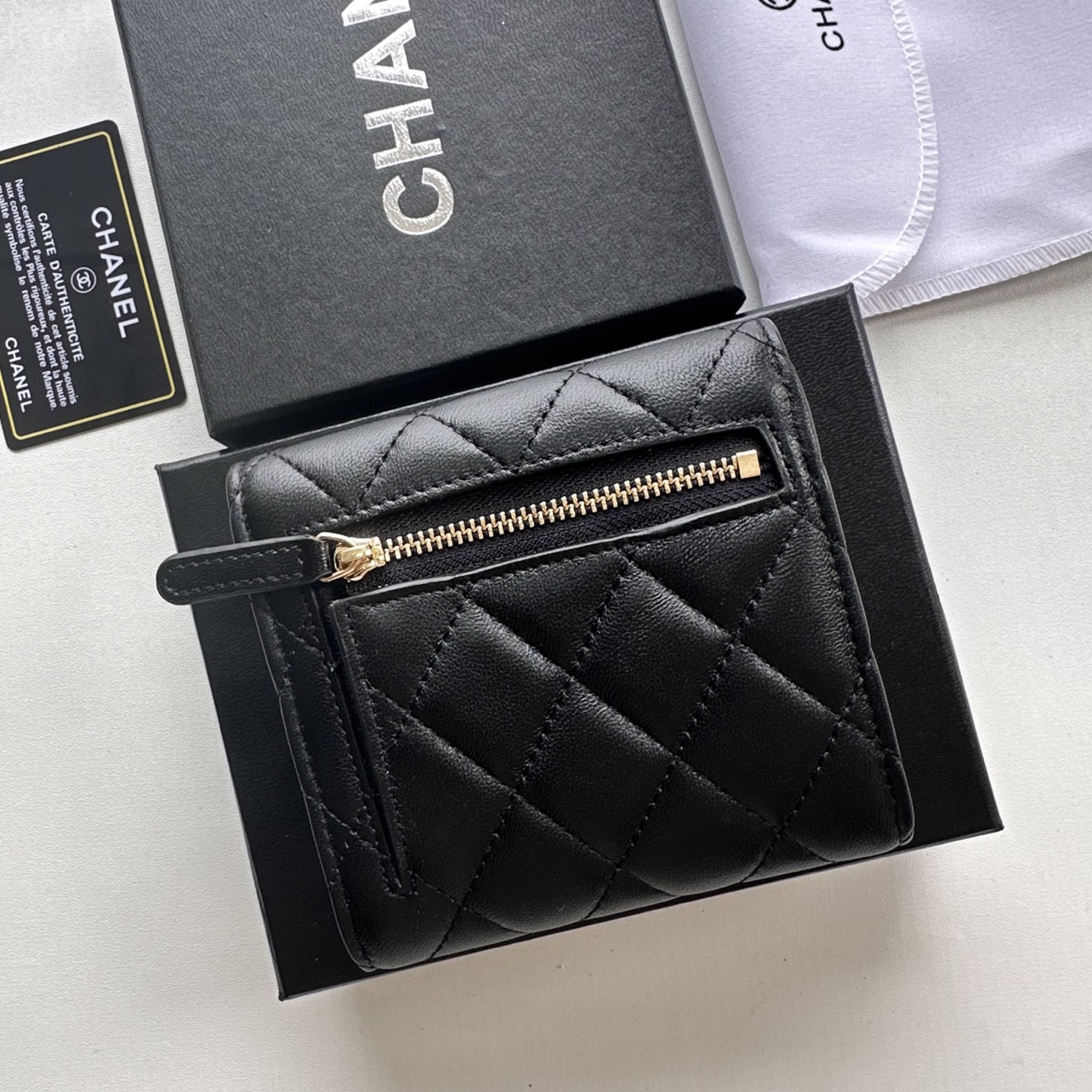 Chanel 高仿女用短夾 黑色經典款 金釦菱格紋皮夾推薦｜歐美奢侈品精品推薦