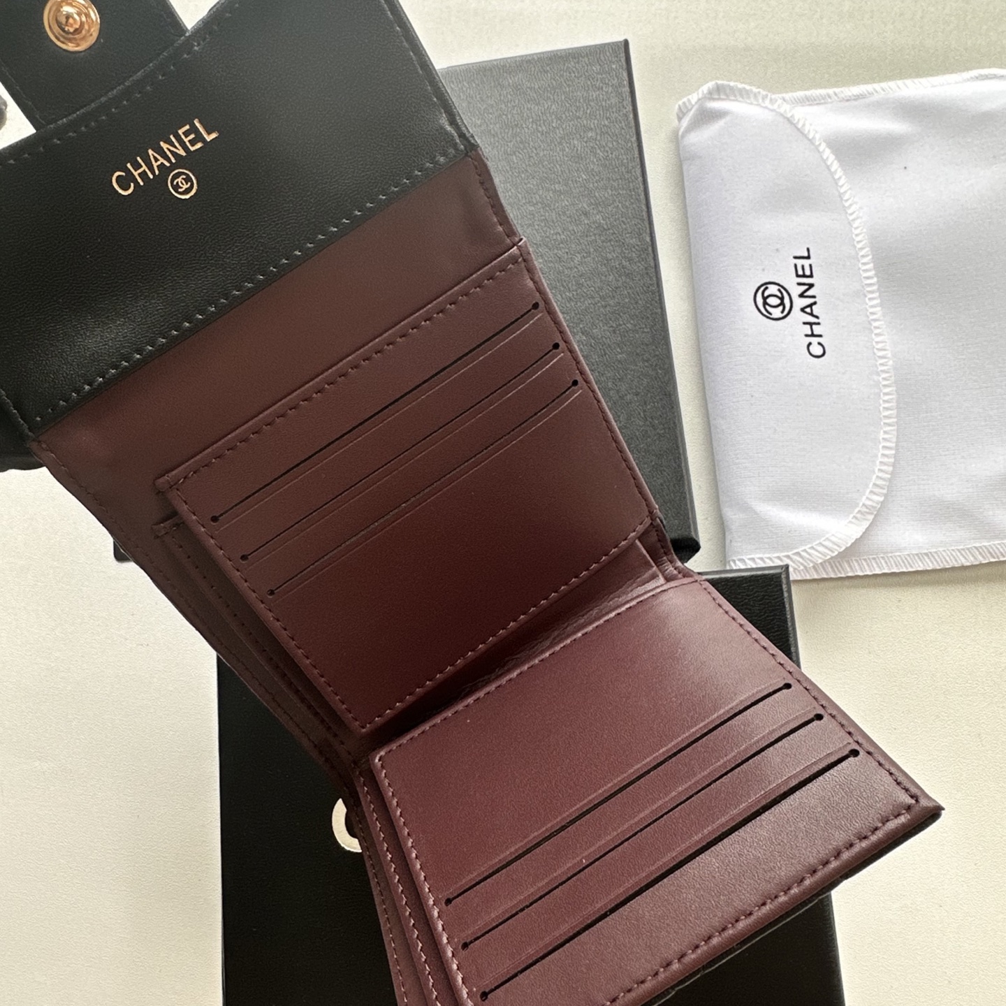 Chanel 高仿女用短夾 黑色經典款 金釦菱格紋皮夾推薦｜歐美奢侈品精品推薦