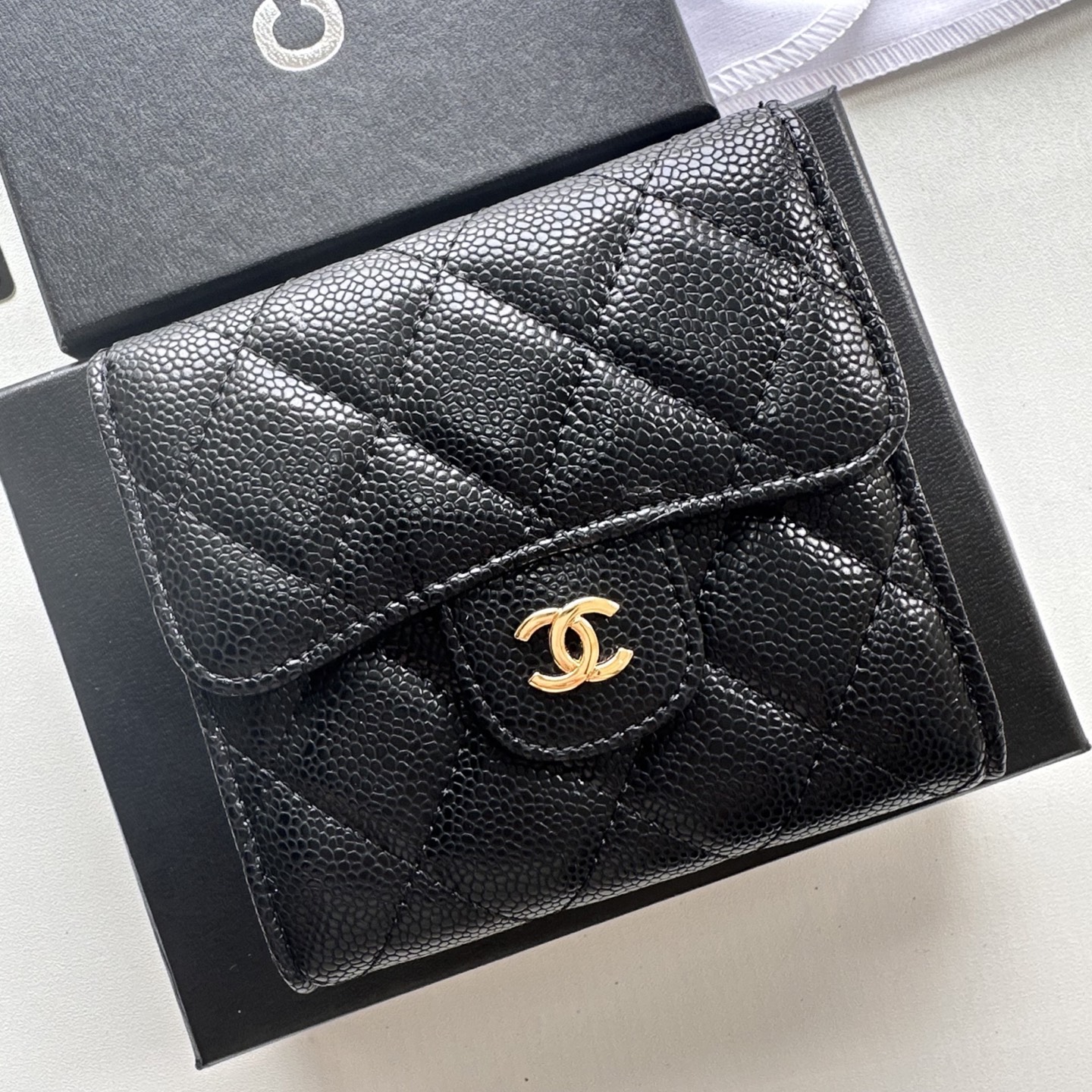 Chanel 高仿女款短夾 荔枝紋黑金色款 經典菱格皮革推薦