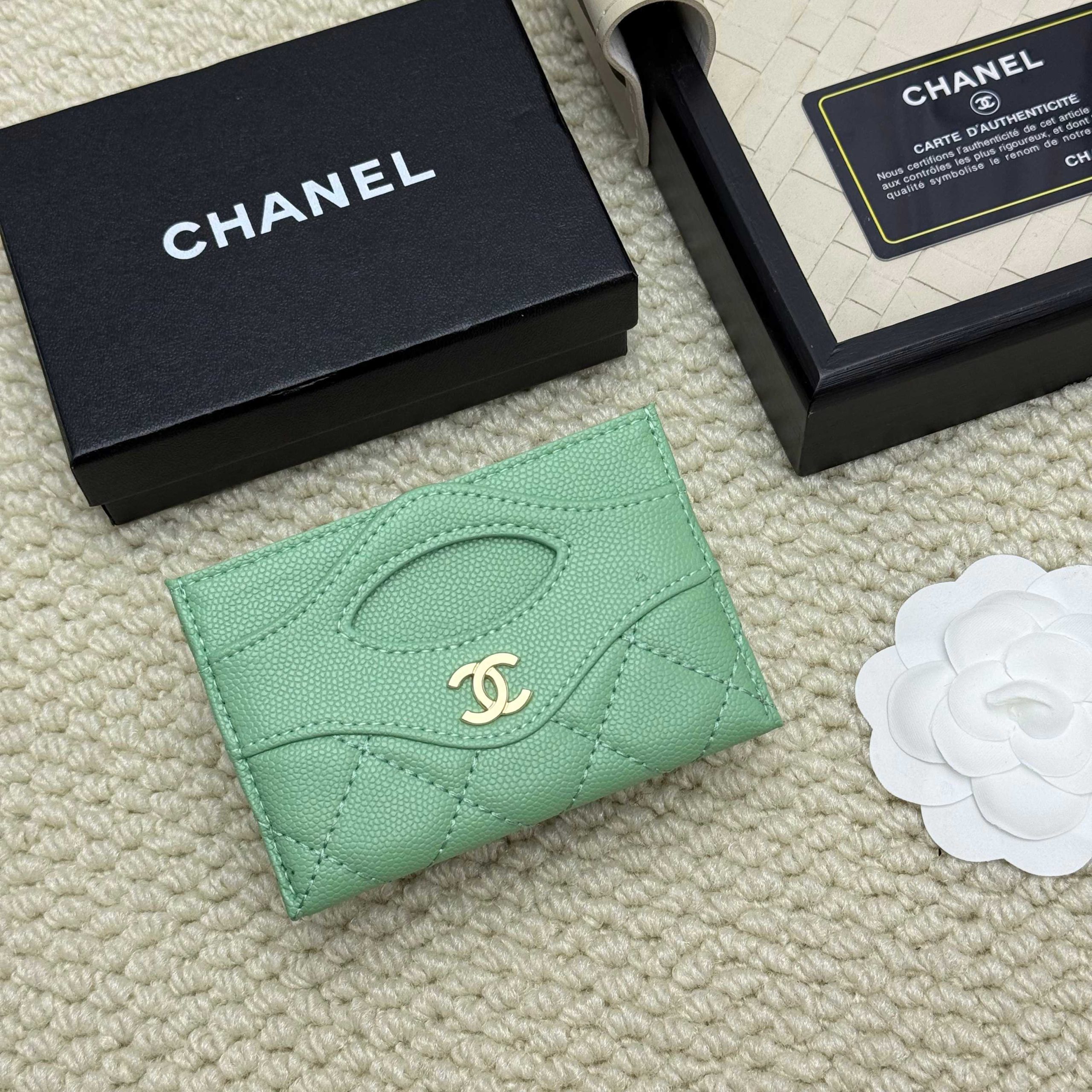 Chanel 高仿卡夾 女用薄荷綠輕巧配色 金扣精品推薦