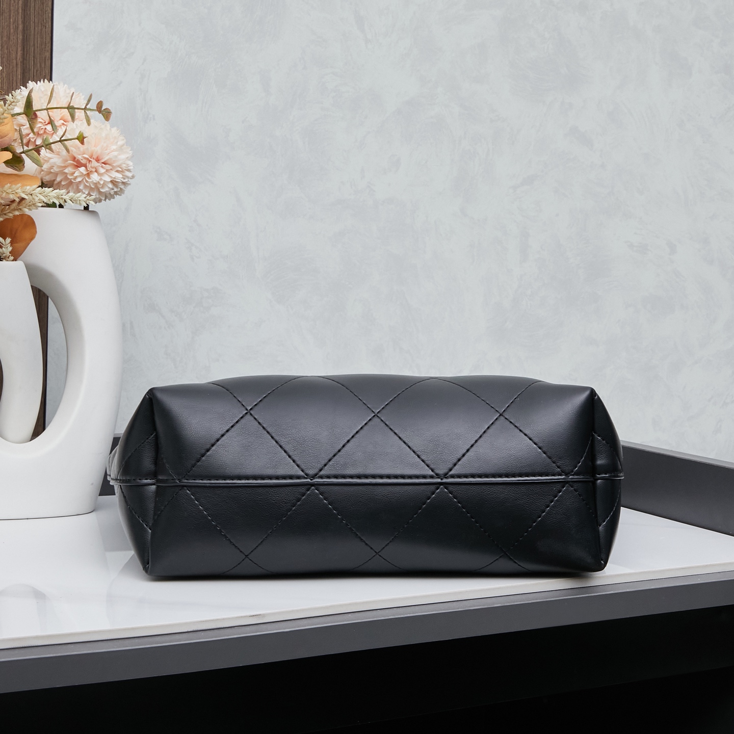 Chanel 經典菱格鏈條包 黑色高仿皮革工藝呈現奢華時尚感｜歐美奢侈品精品推薦