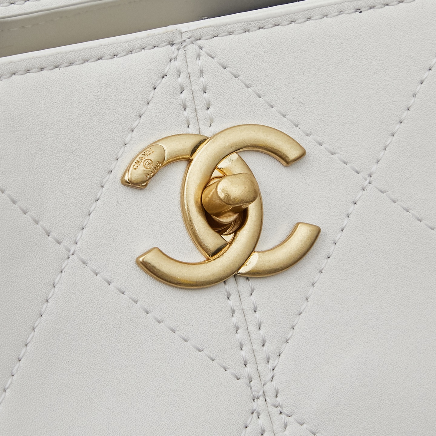 Chanel 小號奶油白鏈條包 原單品質時尚百搭經典之選