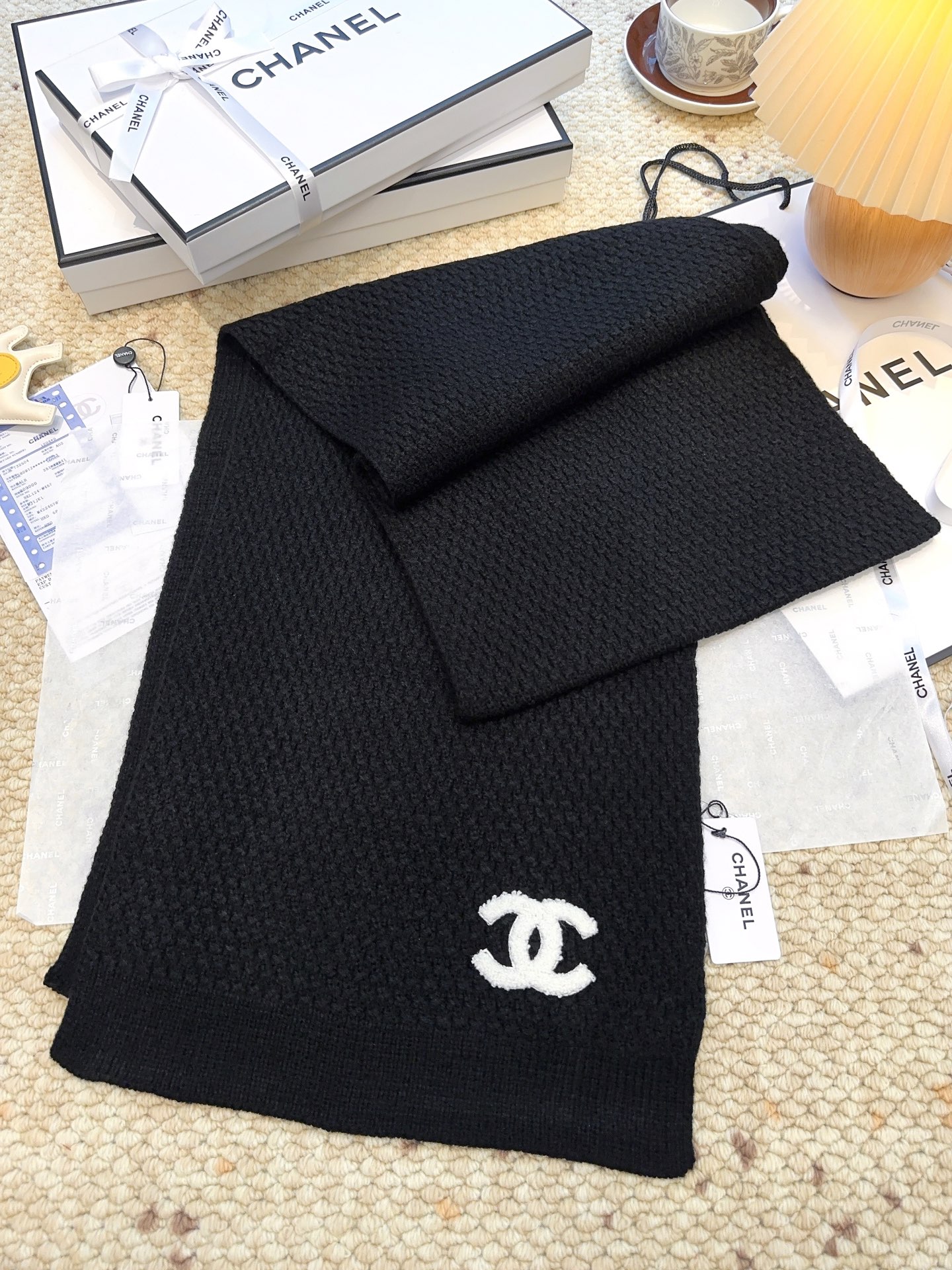 Chanel原單針織圍巾黑底白C刺繡經典極簡百搭風格｜歐美奢侈品精品推薦