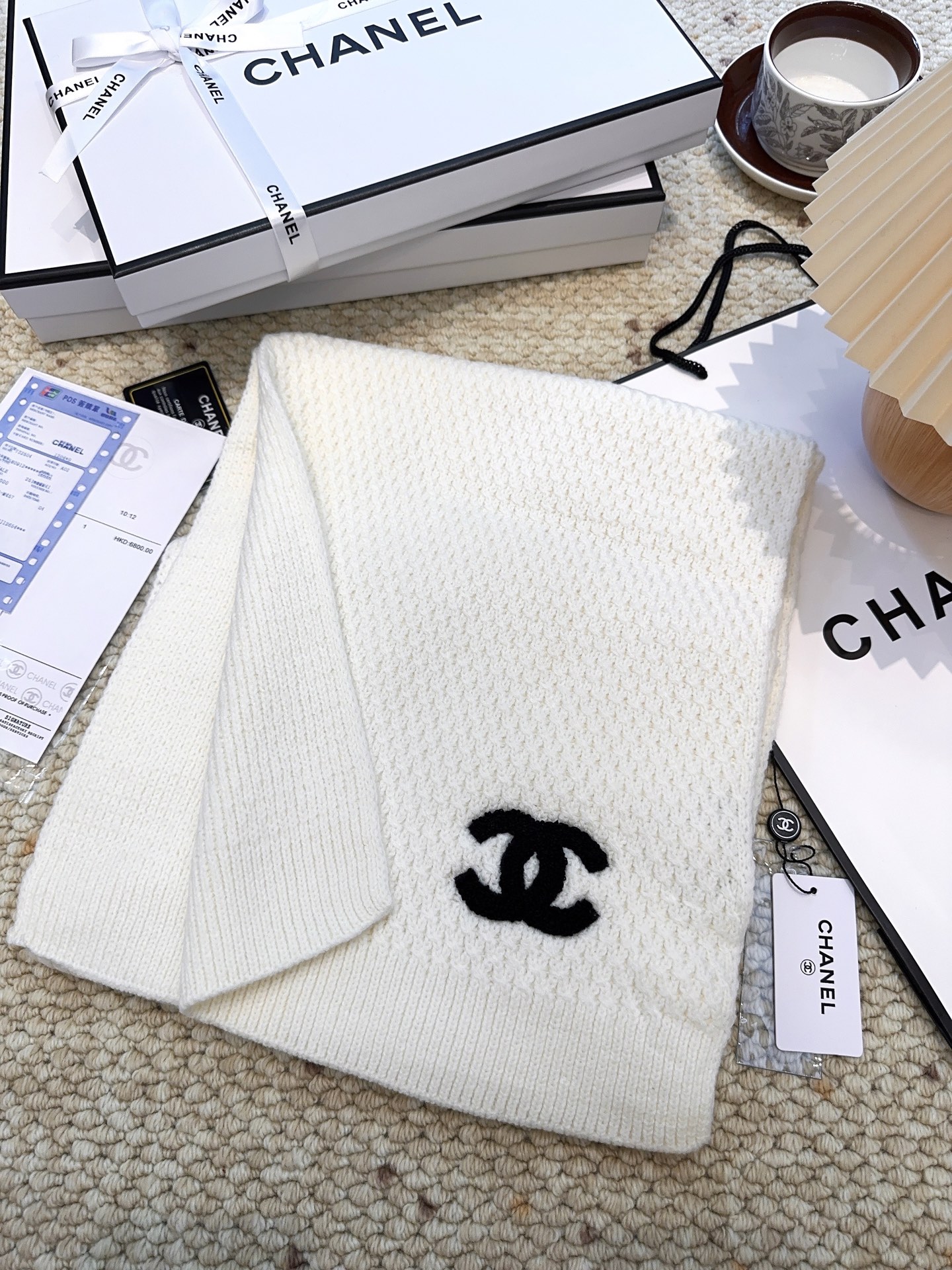 Chanel高仿針織圍巾奶白黑C刺繡質感毛線冬日百搭單品|超A仿原單精品圖片 13 Chanel高仿針織圍巾奶白黑C刺繡質感毛線冬日百搭單品|歐美奢侈品精品推薦