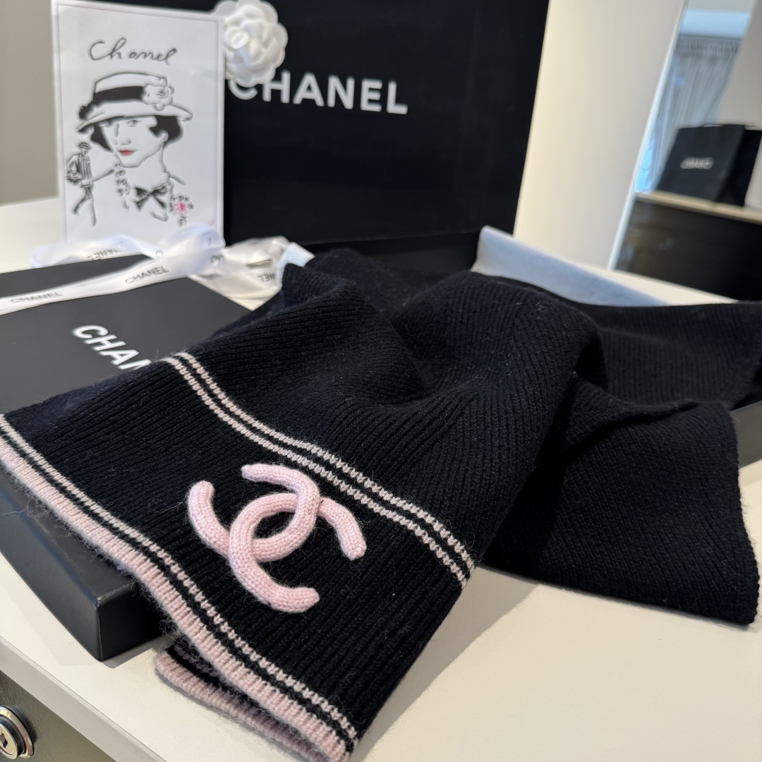 Chanel高仿針織圍巾雙C粉標款深藍配色條紋點綴|超A仿原單精品圖片 10 Chanel高仿針織圍巾雙C粉標款深藍配色條紋點綴|歐美奢侈品精品推薦