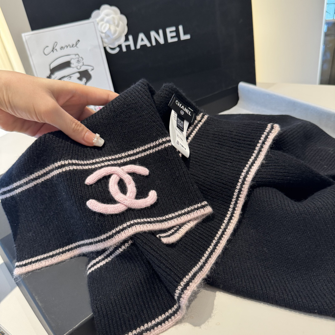 Chanel高仿針織圍巾雙C粉標款深藍配色條紋點綴|超A仿原單精品圖片 8 Chanel高仿針織圍巾雙C粉標款深藍配色條紋點綴|歐美奢侈品精品推薦