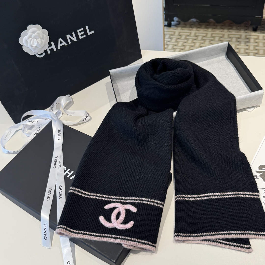 Chanel高仿針織圍巾雙C粉標款深藍配色條紋點綴|超A仿原單精品圖片 7 Chanel高仿針織圍巾雙C粉標款深藍配色條紋點綴|歐美奢侈品精品推薦