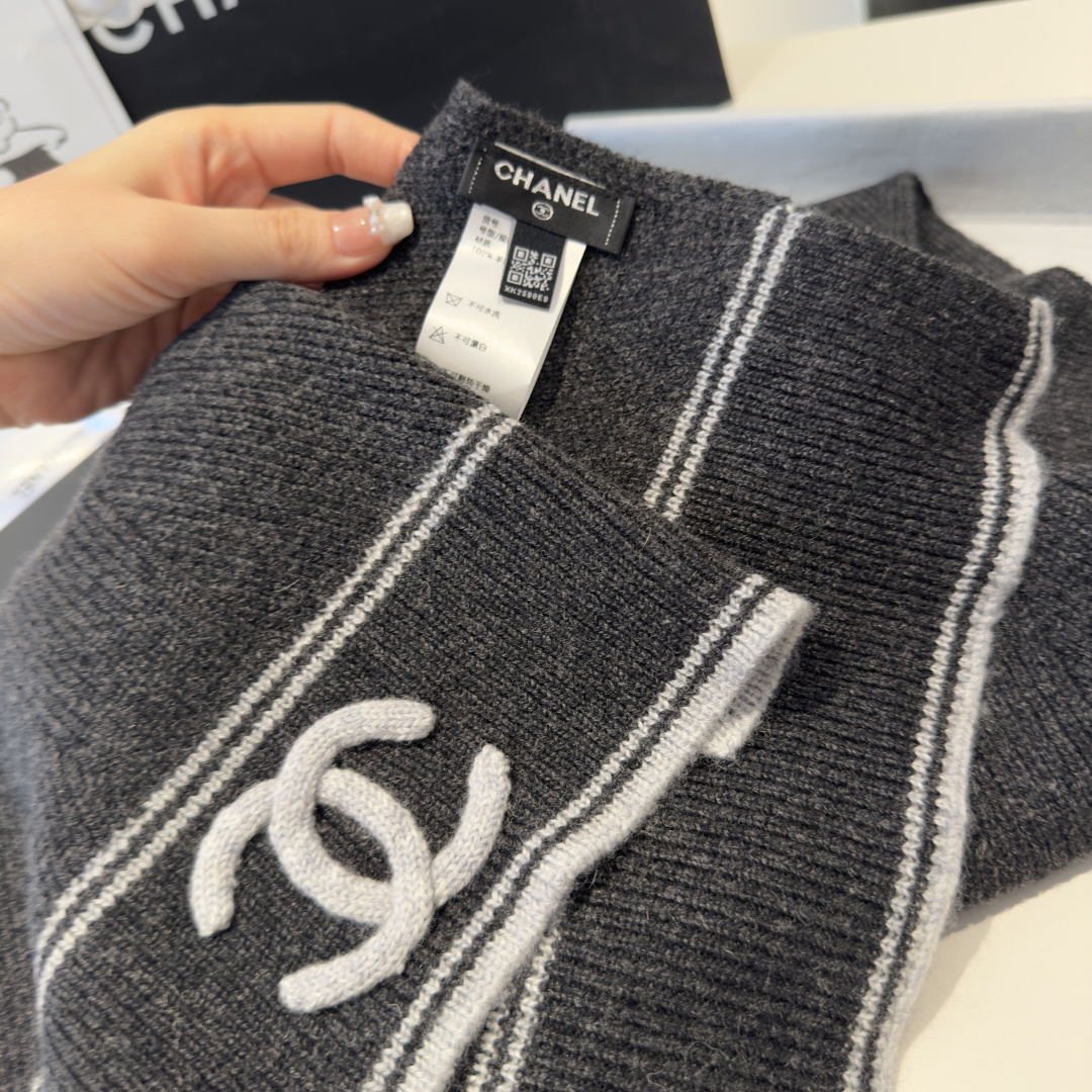 Chanel一比一針織圍巾灰色雙白線條雙C標誌簡約實搭款｜歐美奢侈品精品推薦