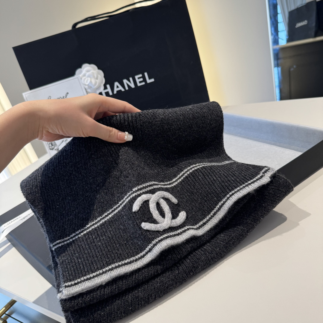 Chanel一比一針織圍巾灰色雙白線條雙C標誌簡約實搭款｜歐美奢侈品精品推薦