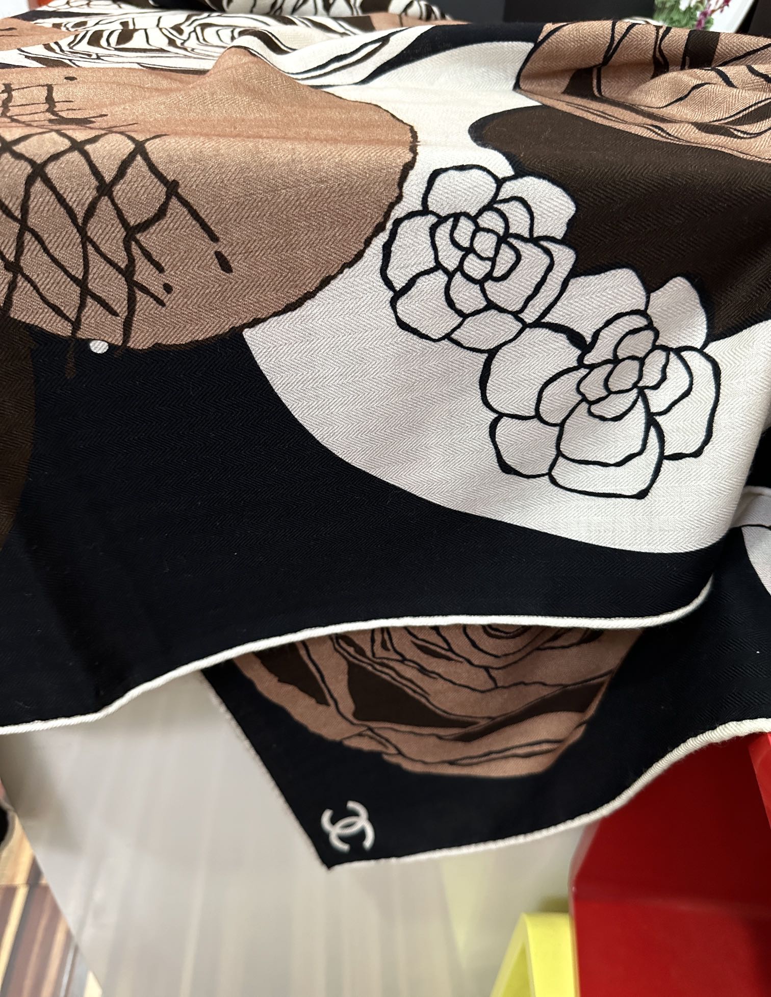 Chanel高仿絲巾咖啡玫瑰拼接印花圖騰秋冬人氣方巾｜歐美奢侈品精品推薦