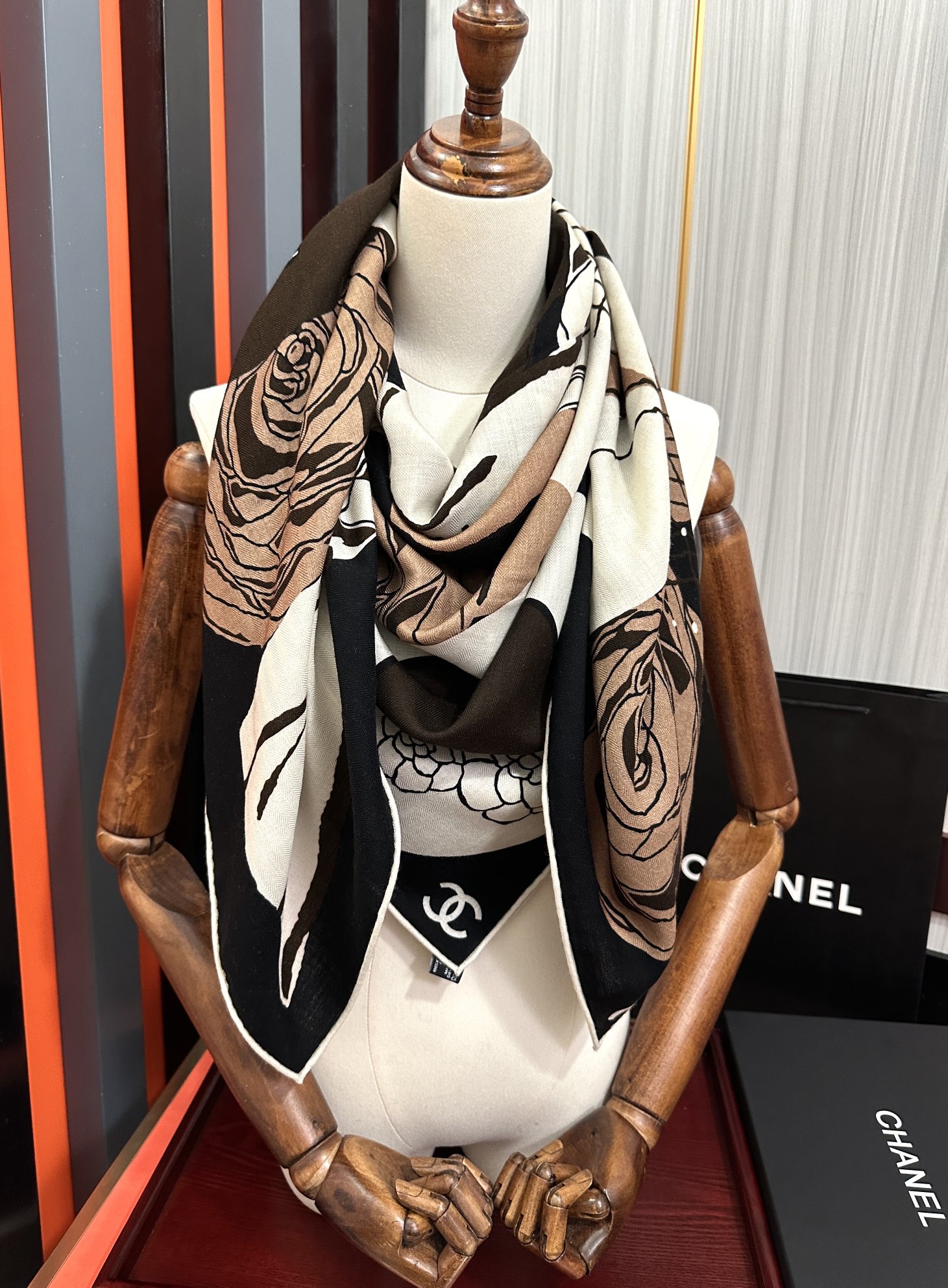 Chanel高仿絲巾咖啡玫瑰拼接印花圖騰秋冬人氣方巾｜歐美奢侈品精品推薦