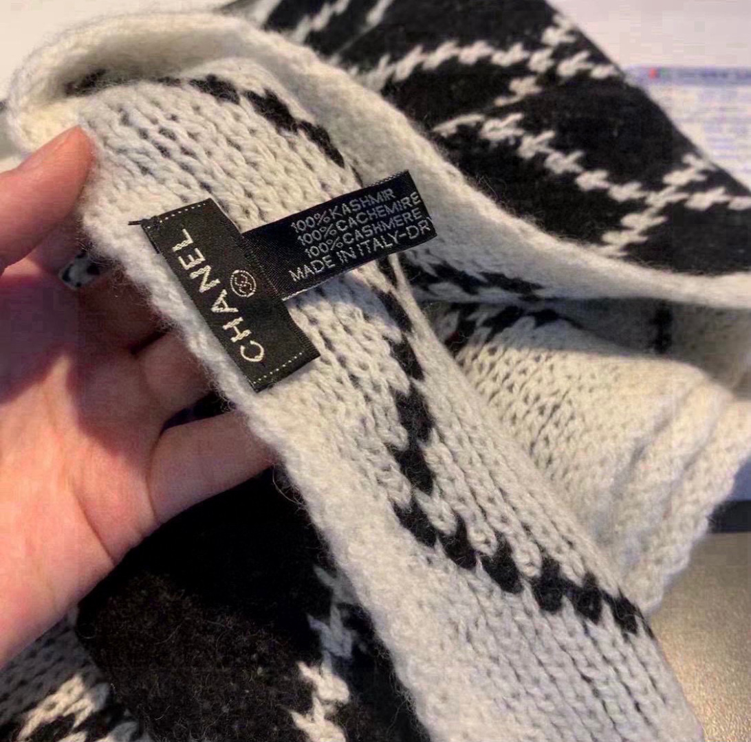 Chanel一比一針織圍巾黑白格紋雙C毛感冬季保暖設計款｜歐美奢侈品精品推薦