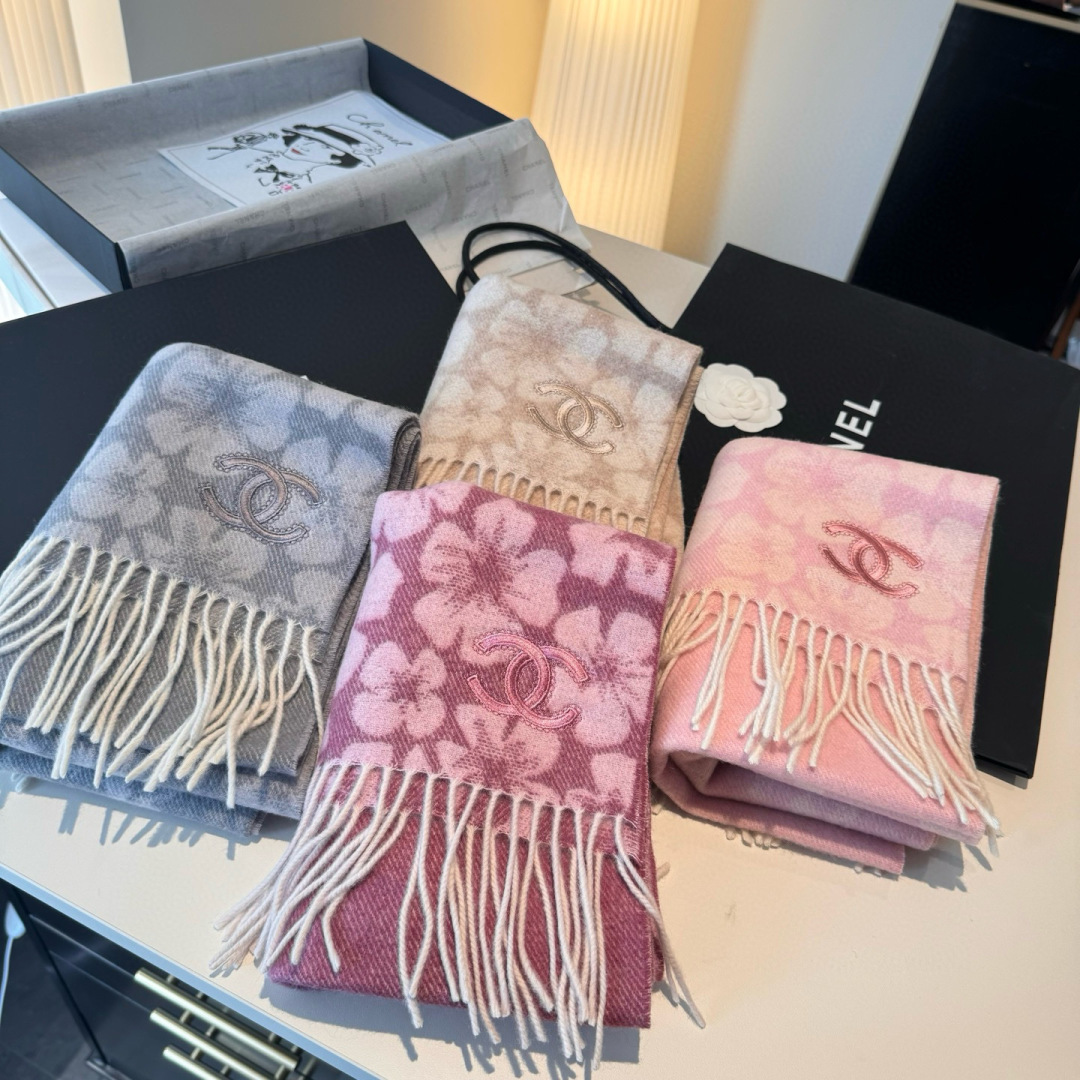 Chanel原單圍巾駝色花朵刺繡雙C冬季親膚羊毛流蘇款｜歐美奢侈品精品推薦