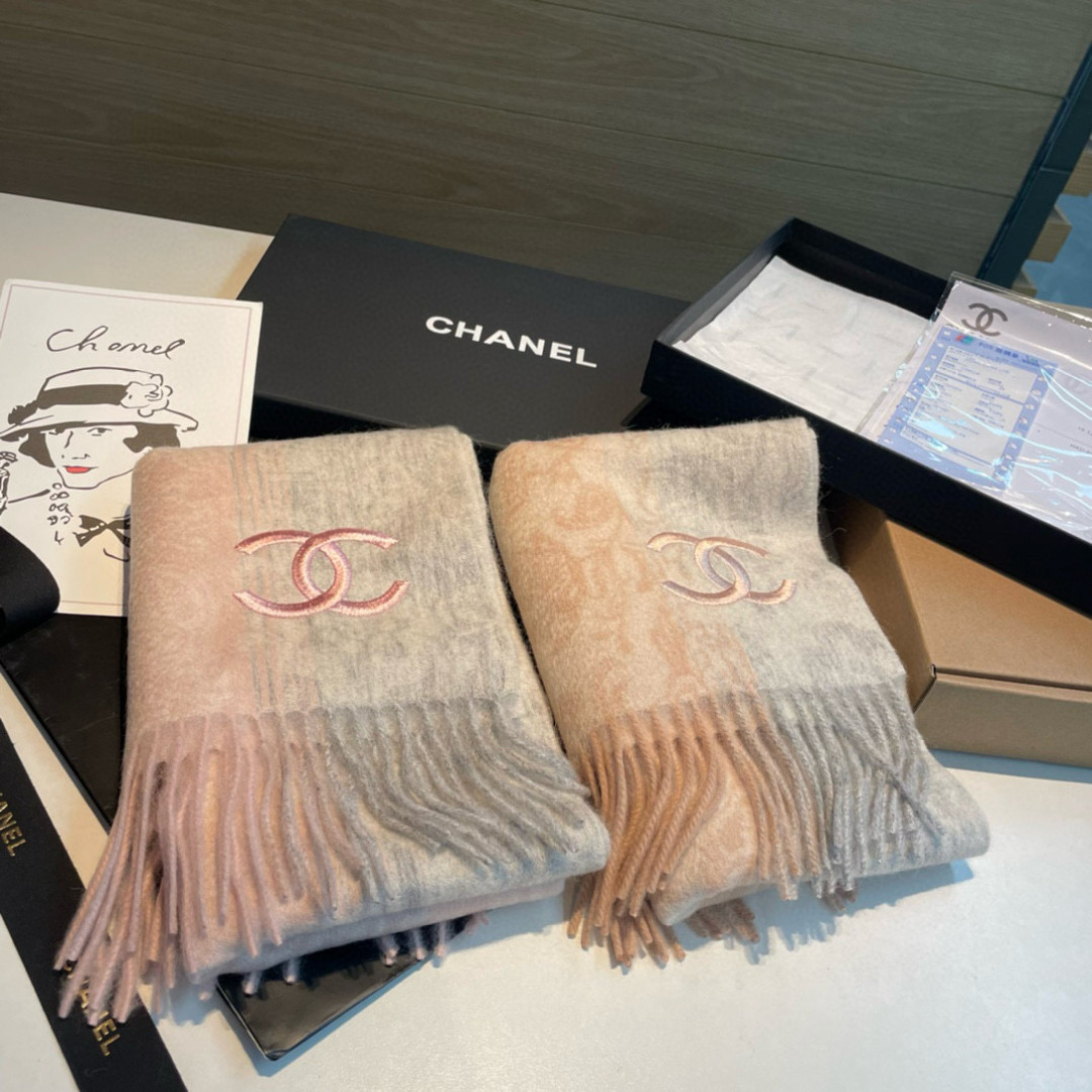 Chanel A貨圍巾粉橘漸層流蘇雙C刺繡輕奢柔感設計款