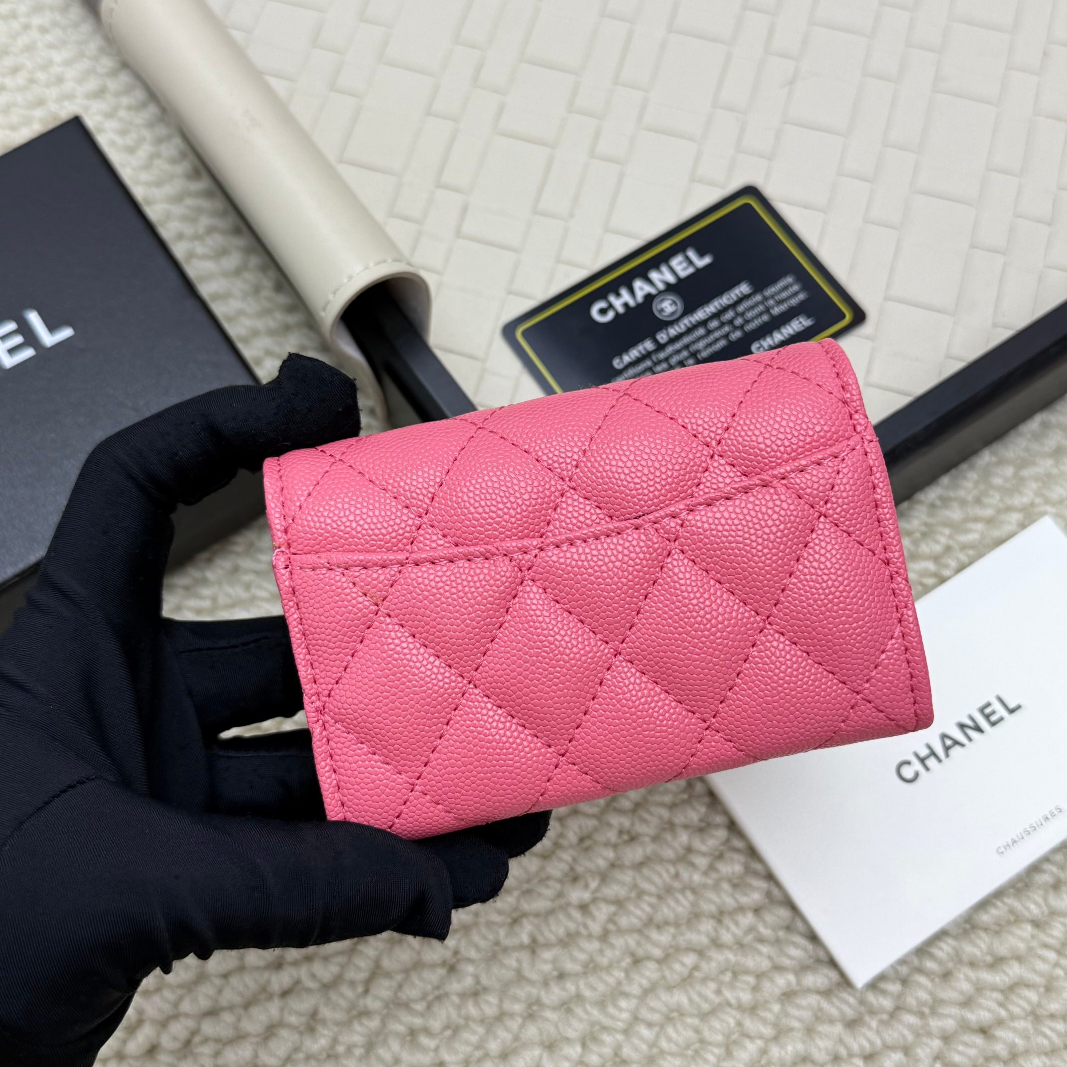 Chanel高仿粉色小皮夾 CC立體LOGO甜美配色短夾推薦｜歐美奢侈品精品推薦