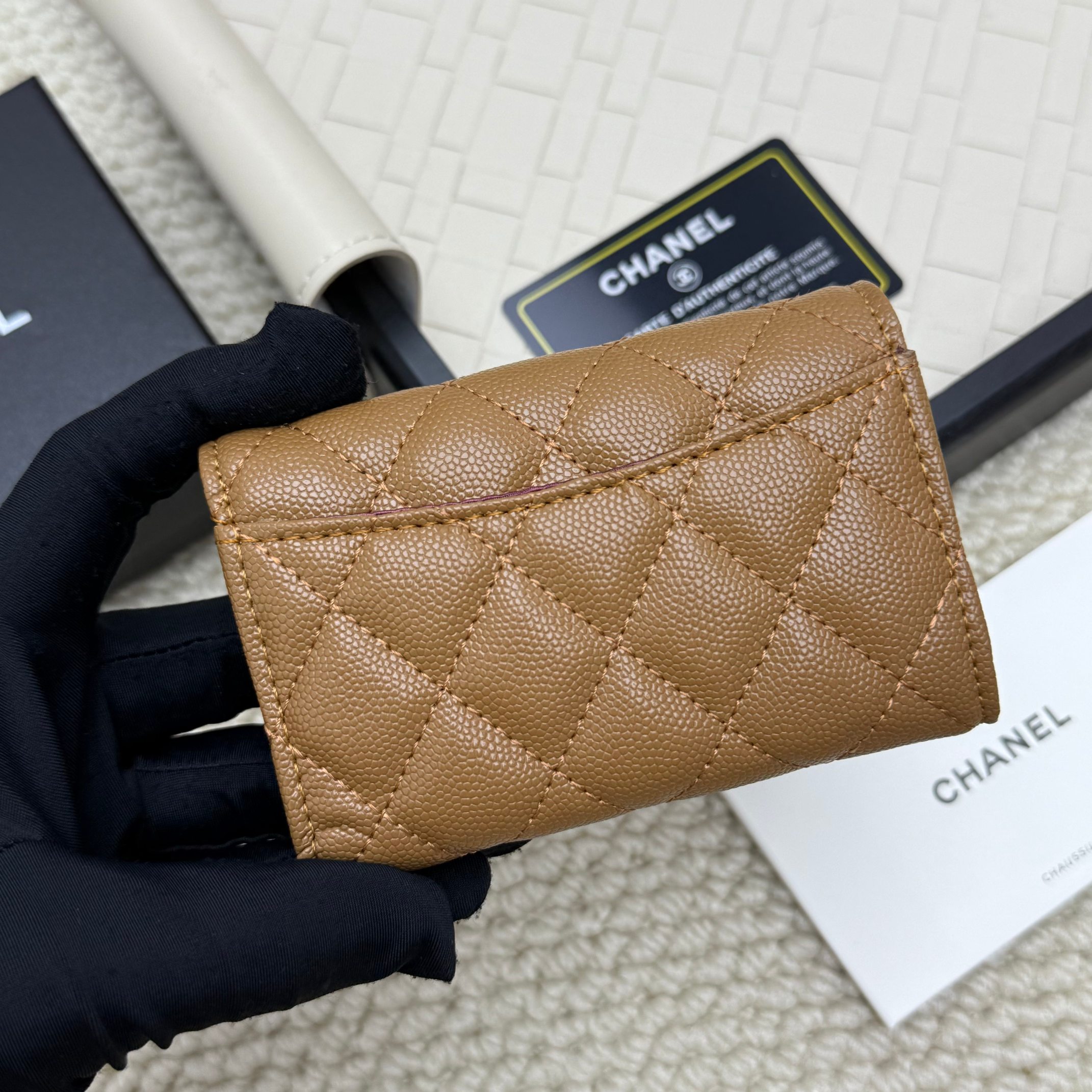 Chanel A貨焦糖色短夾 女生通勤必備柔感皮質小巧實用｜歐美奢侈品精品推薦