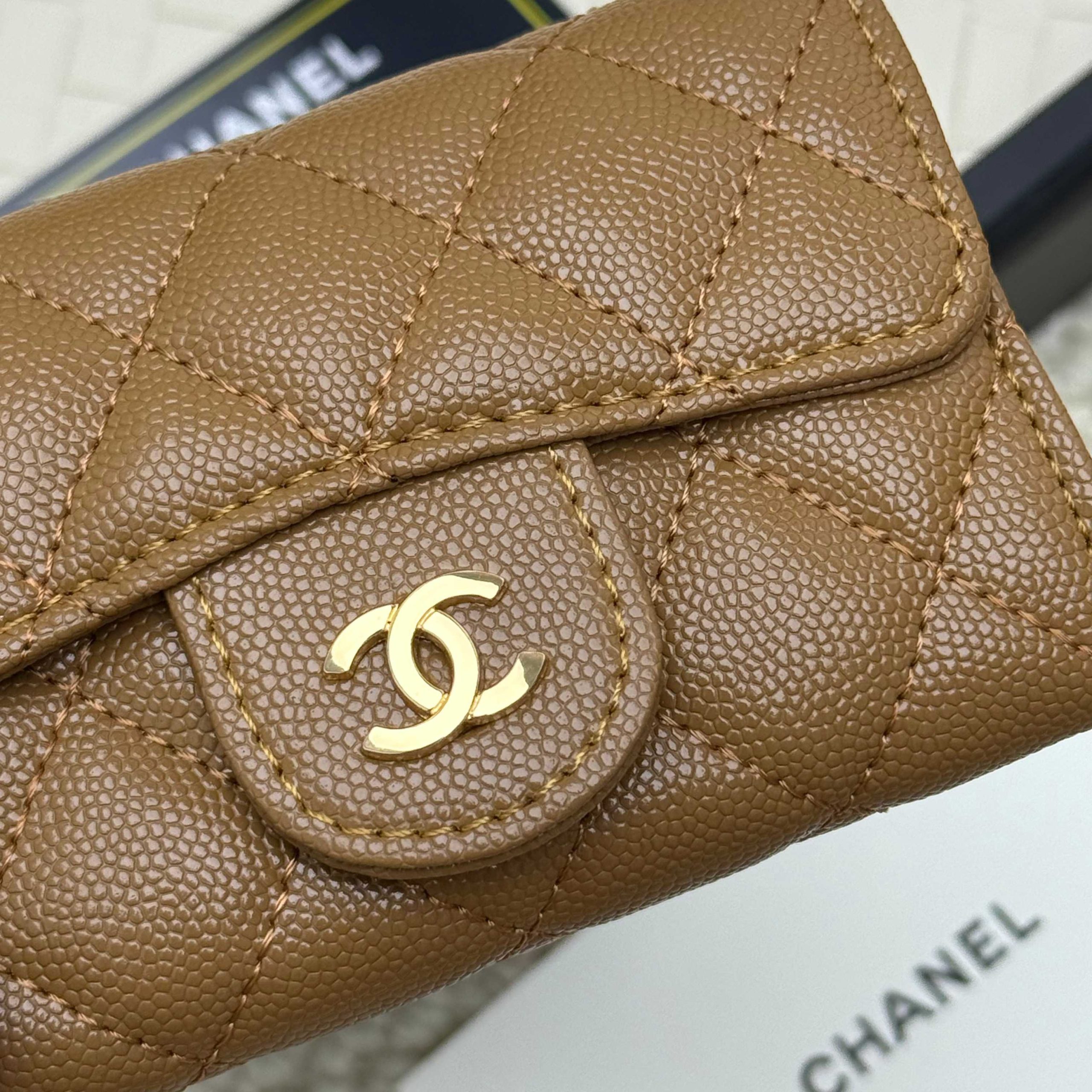Chanel A貨焦糖色短夾 女生通勤必備柔感皮質小巧實用｜歐美奢侈品精品推薦