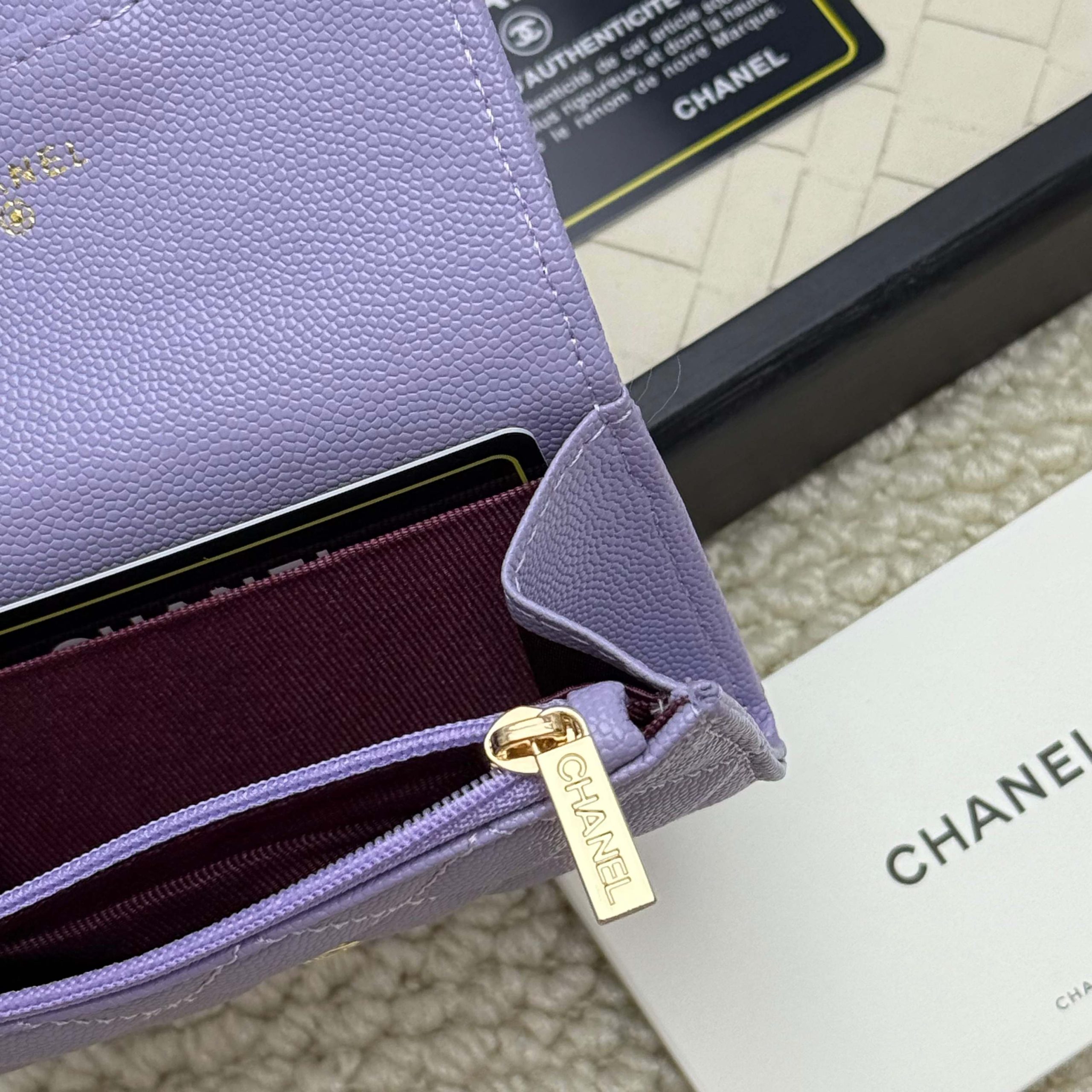 Chanel高仿紫丁香色小皮夾 春夏人氣少女風格百搭短夾｜歐美奢侈品精品推薦