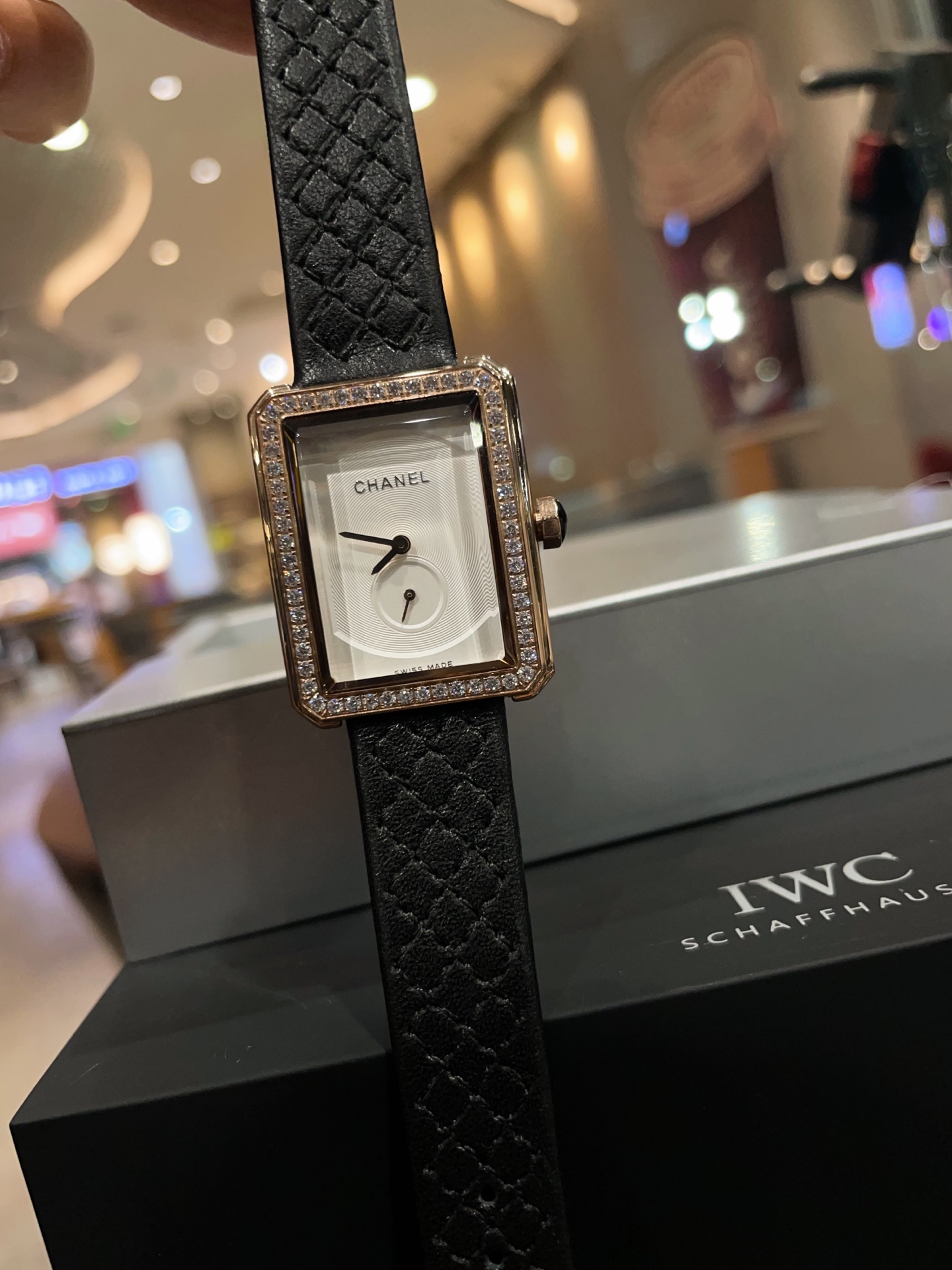 CHANEL 高仿BOY·FRIEND黑面鑽圈方形女錶 奢華皮革表帶款｜歐美奢侈品精品推薦