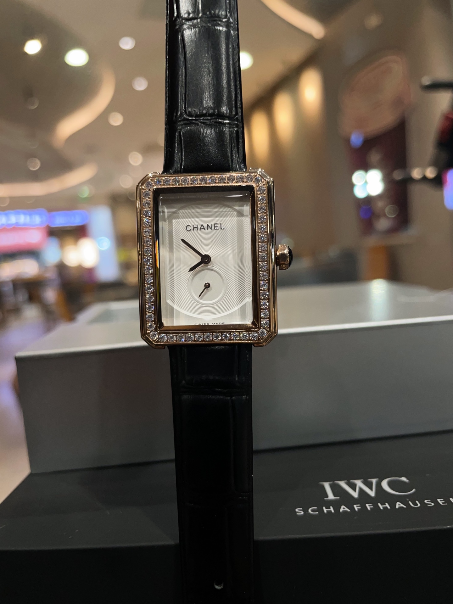 CHANEL 高仿BOY·FRIEND黑面鑽圈方形女錶 奢華皮革表帶款｜歐美奢侈品精品推薦