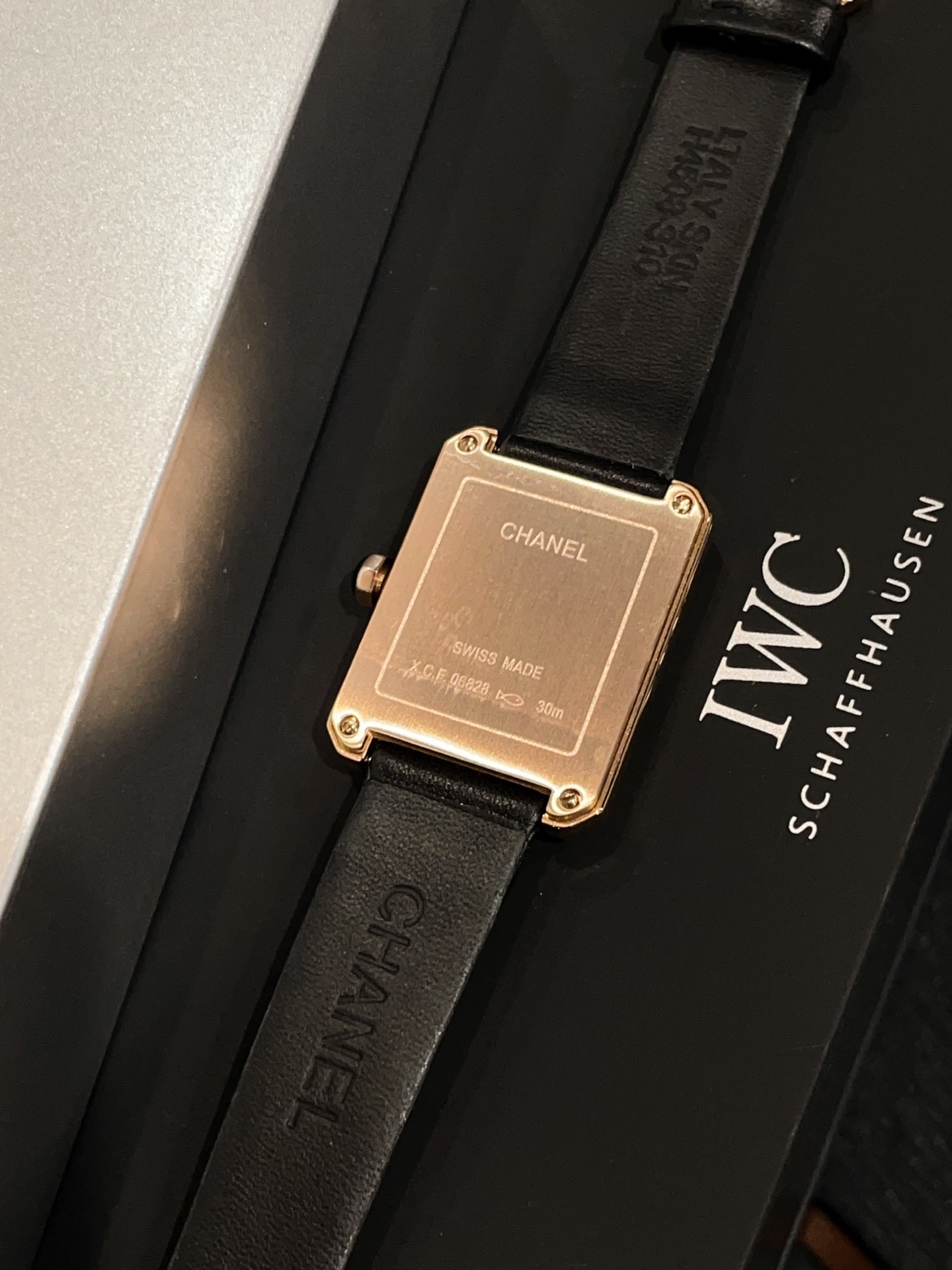 CHANEL 高仿BOY·FRIEND黑面鑽圈方形女錶 奢華皮革表帶款｜歐美奢侈品精品推薦