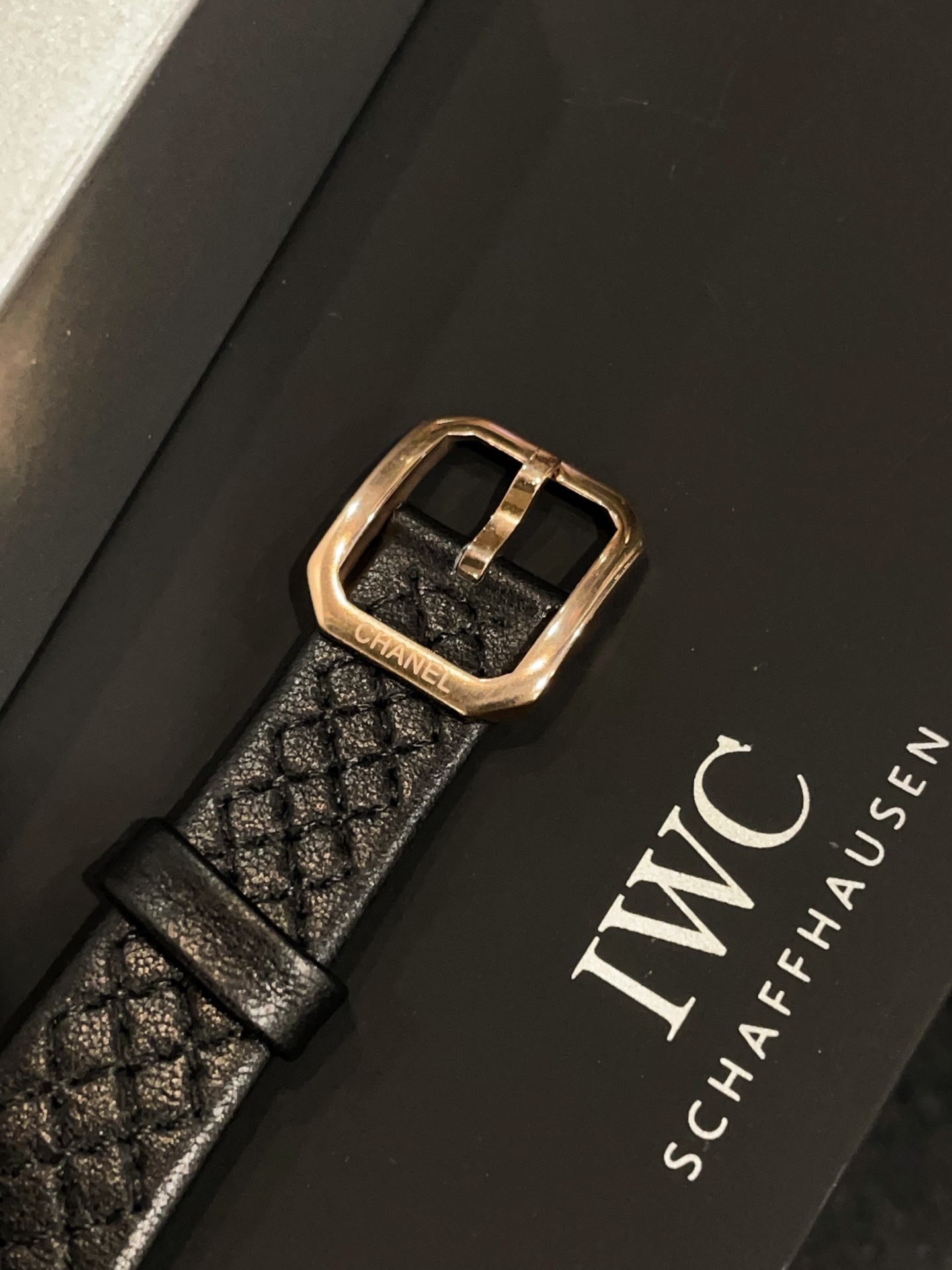 CHANEL 高仿BOY·FRIEND黑面鑽圈方形女錶 奢華皮革表帶款｜歐美奢侈品精品推薦