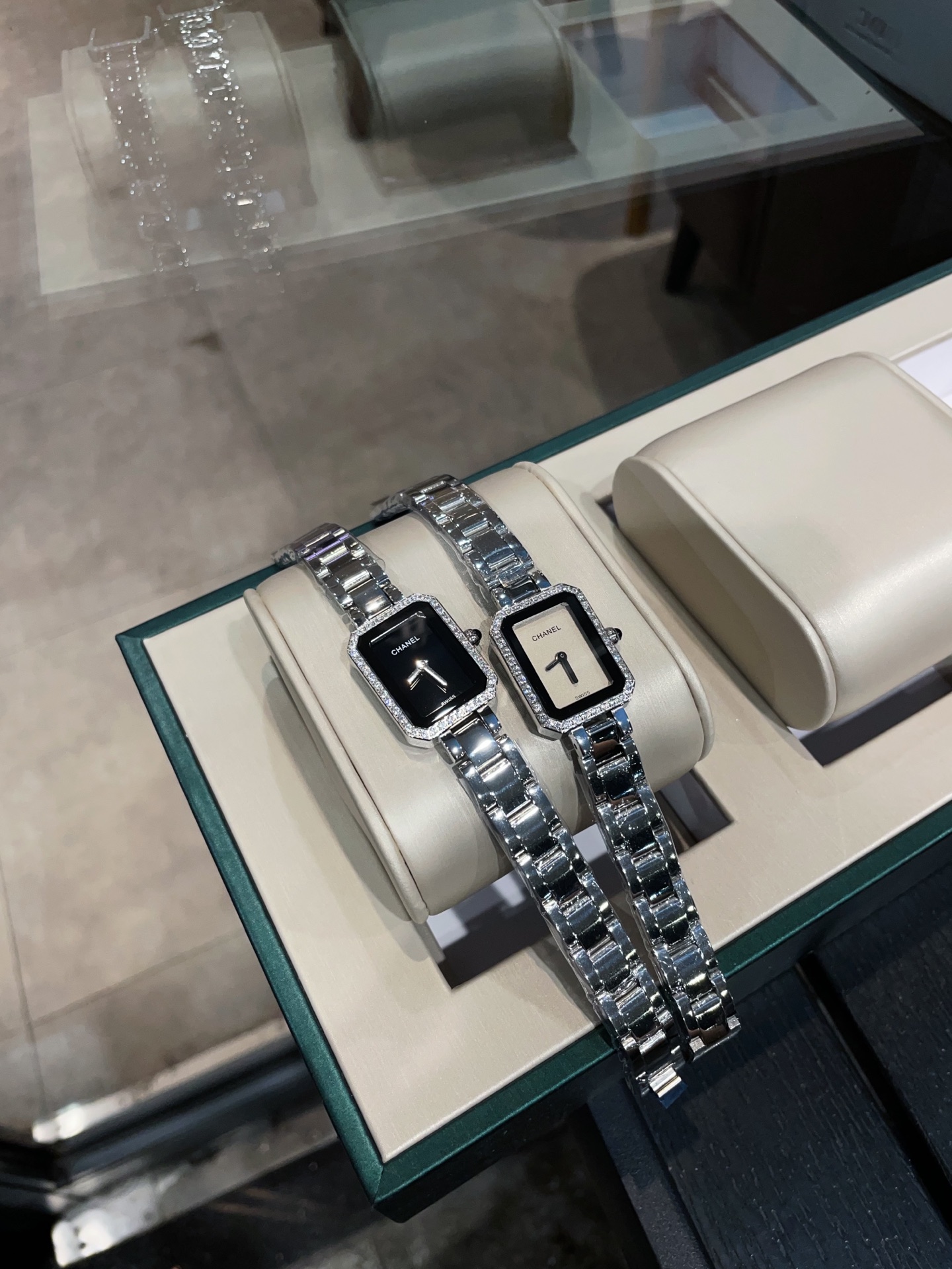 HANEL 高仿Première金鏈黑白雙色女錶 鑽圈方形經典款|超A仿原單精品圖片 14 HANEL 高仿Première金鏈黑白雙色女錶 鑽圈方形經典款|歐美奢侈品精品推薦