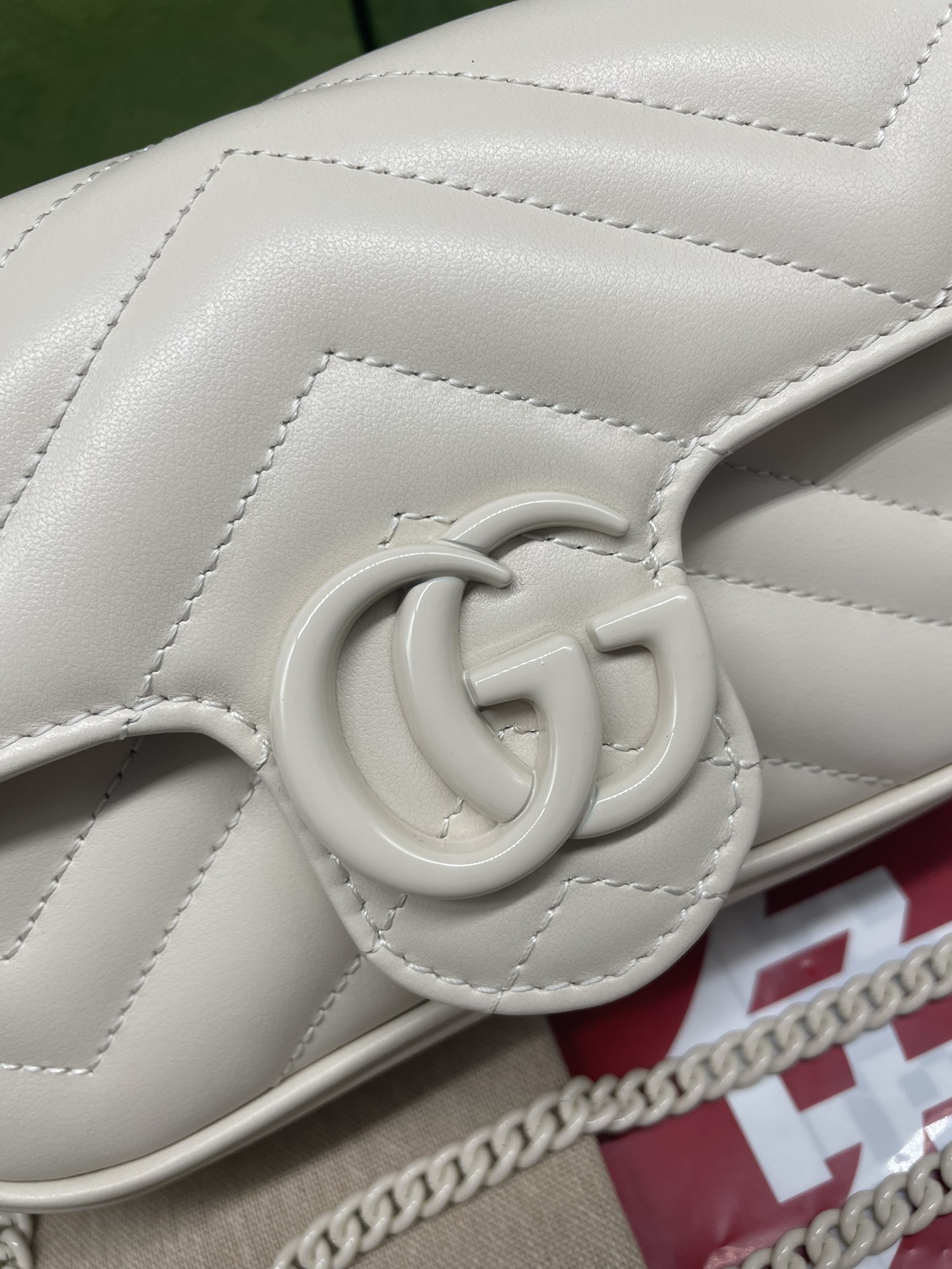 GUCCI 原單白色GG Marmont迷你鏈條包 經典476433款 百搭柔皮設計|超A仿原單精品圖片 13 GUCCI 原單白色GG Marmont迷你鏈條包 經典476433款 百搭柔皮設計|歐美奢侈品精品推薦