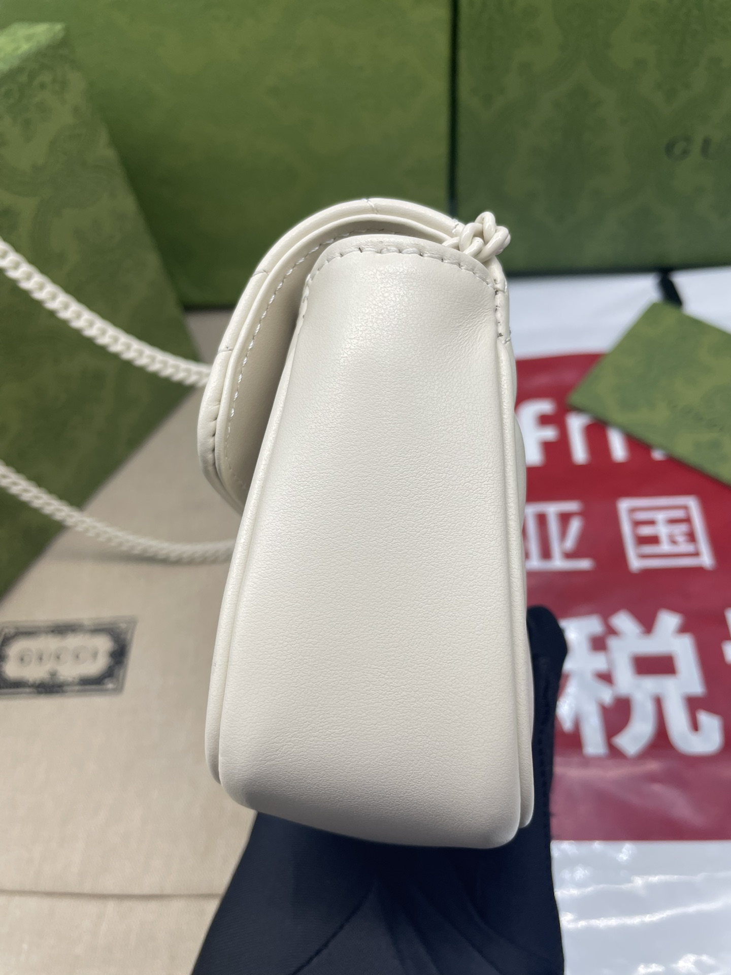 GUCCI 原單白色GG Marmont迷你鏈條包 經典476433款 百搭柔皮設計|超A仿原單精品圖片 11 GUCCI 原單白色GG Marmont迷你鏈條包 經典476433款 百搭柔皮設計|歐美奢侈品精品推薦