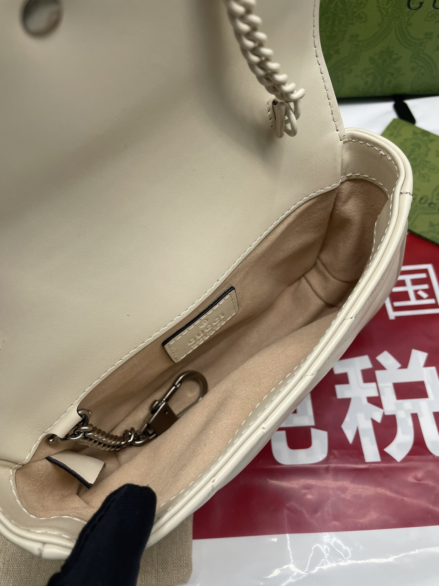 GUCCI 原單白色GG Marmont迷你鏈條包 經典476433款 百搭柔皮設計|超A仿原單精品圖片 7 GUCCI 原單白色GG Marmont迷你鏈條包 經典476433款 百搭柔皮設計|歐美奢侈品精品推薦