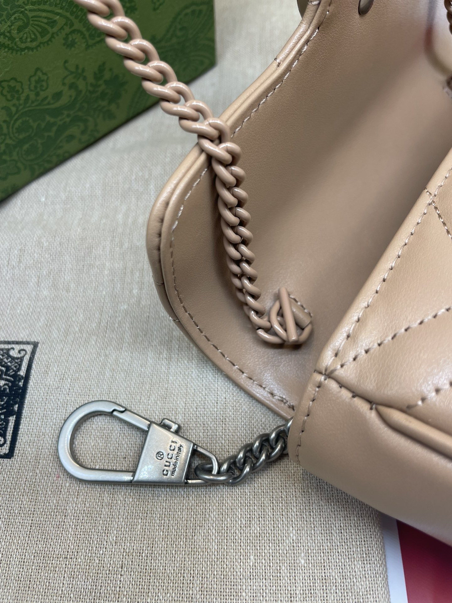 GUCCI 高仿GG Marmont迷你包 476433玫瑰米色 鏈條斜背百搭款｜歐美奢侈品精品推薦