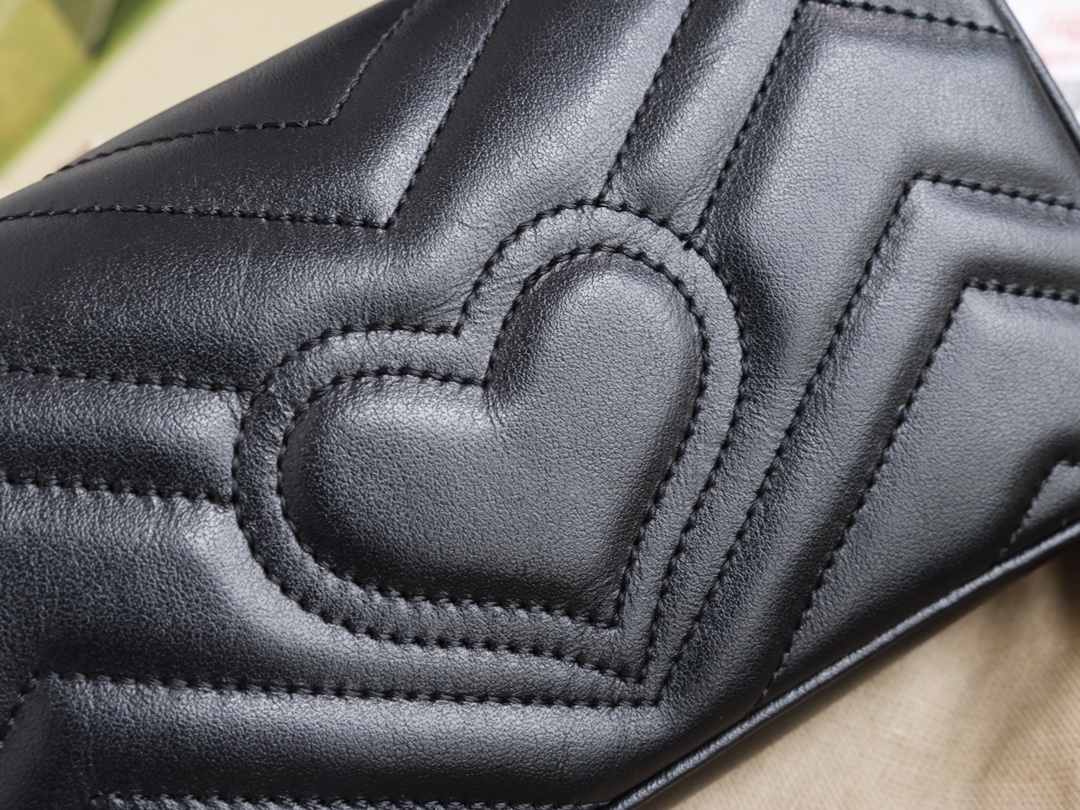 GUCCI 一比一黑色GG Marmont迷你包 金色Logo鏈條斜背款｜歐美奢侈品精品推薦