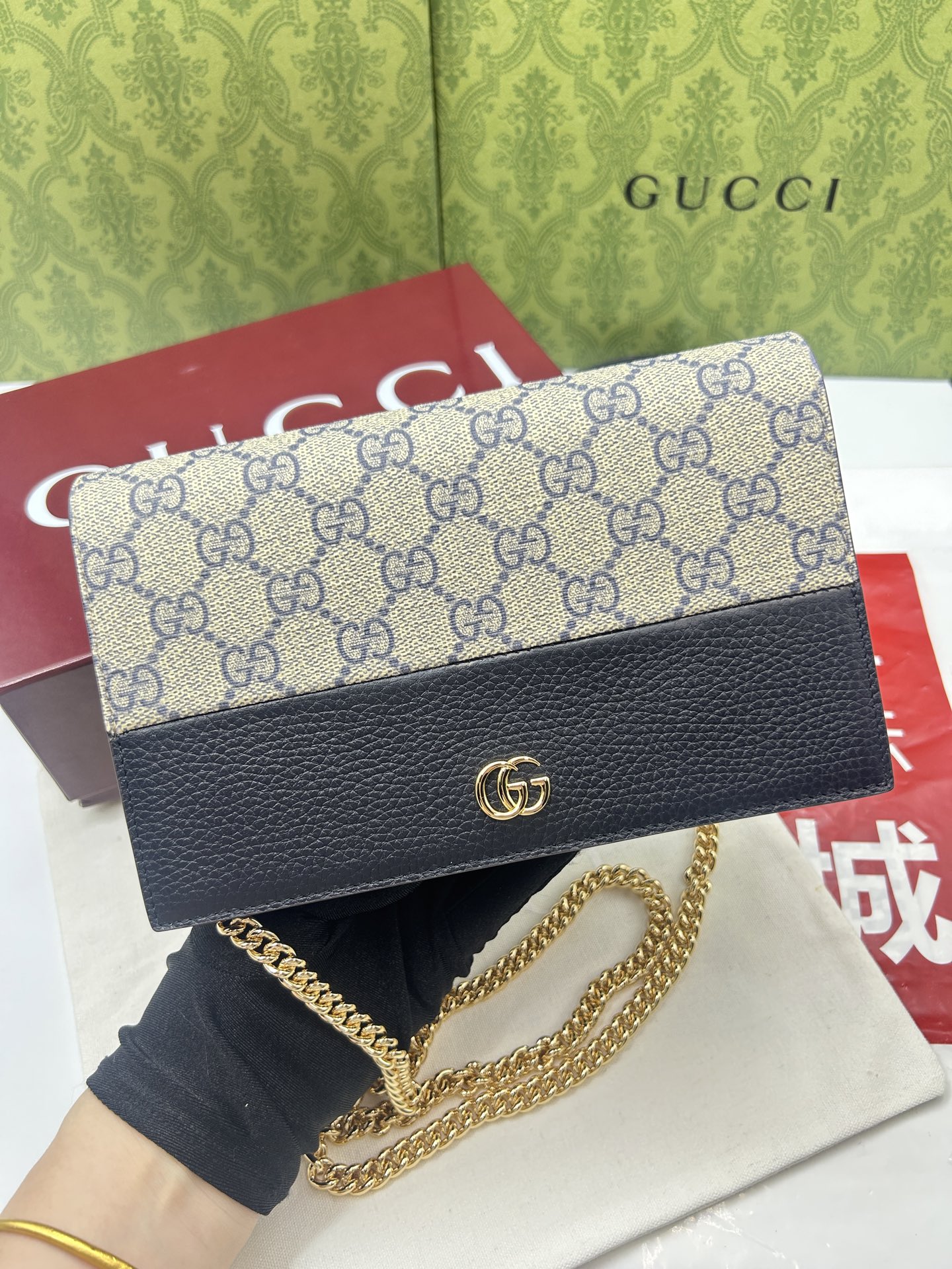 GUCCI 高仿帆布拼皮信封包 GG圖騰金鏈款 百搭造型肩背包｜歐美奢侈品精品推薦