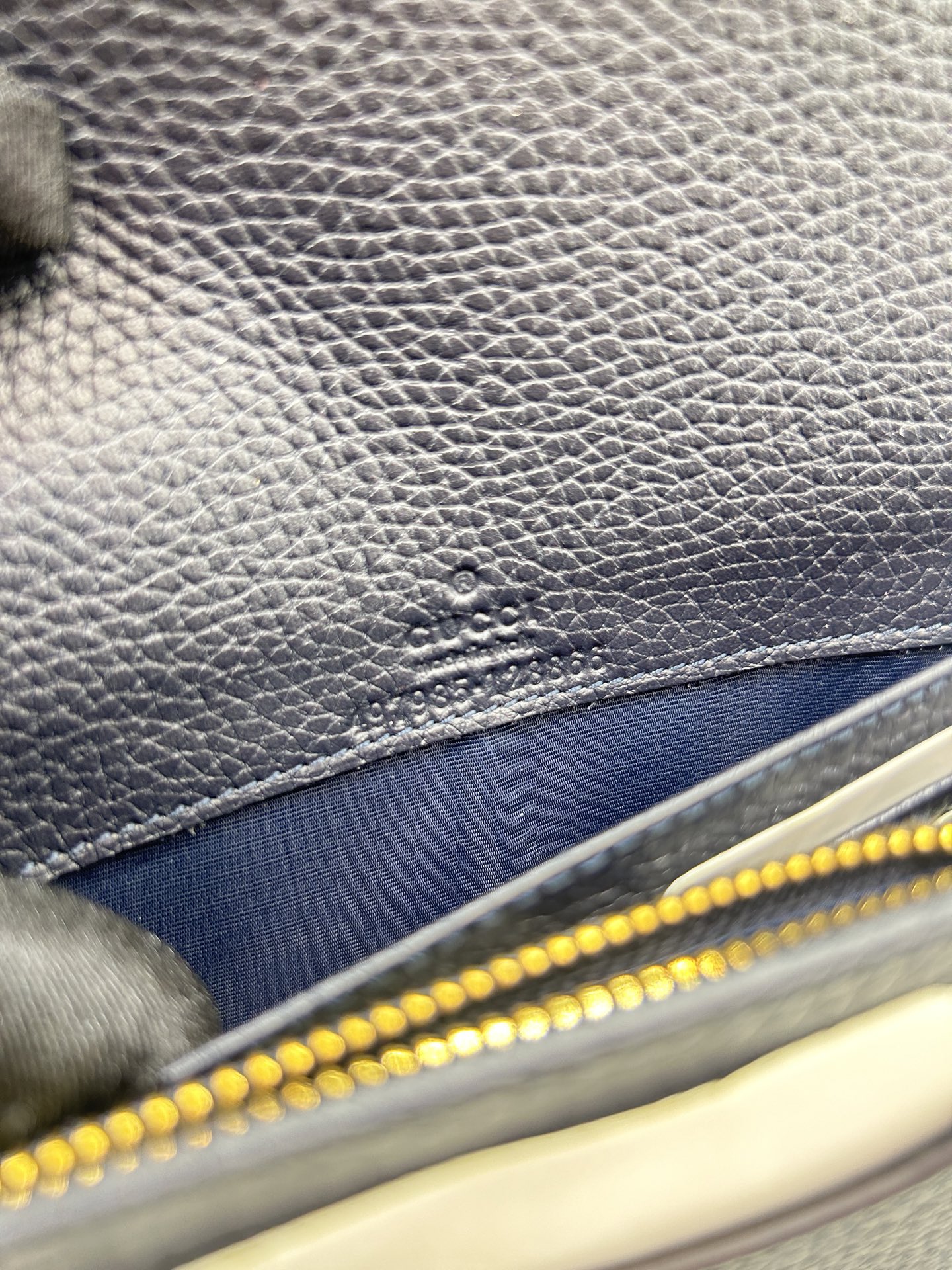 GUCCI 高仿帆布拼皮信封包 GG圖騰金鏈款 百搭造型肩背包｜歐美奢侈品精品推薦