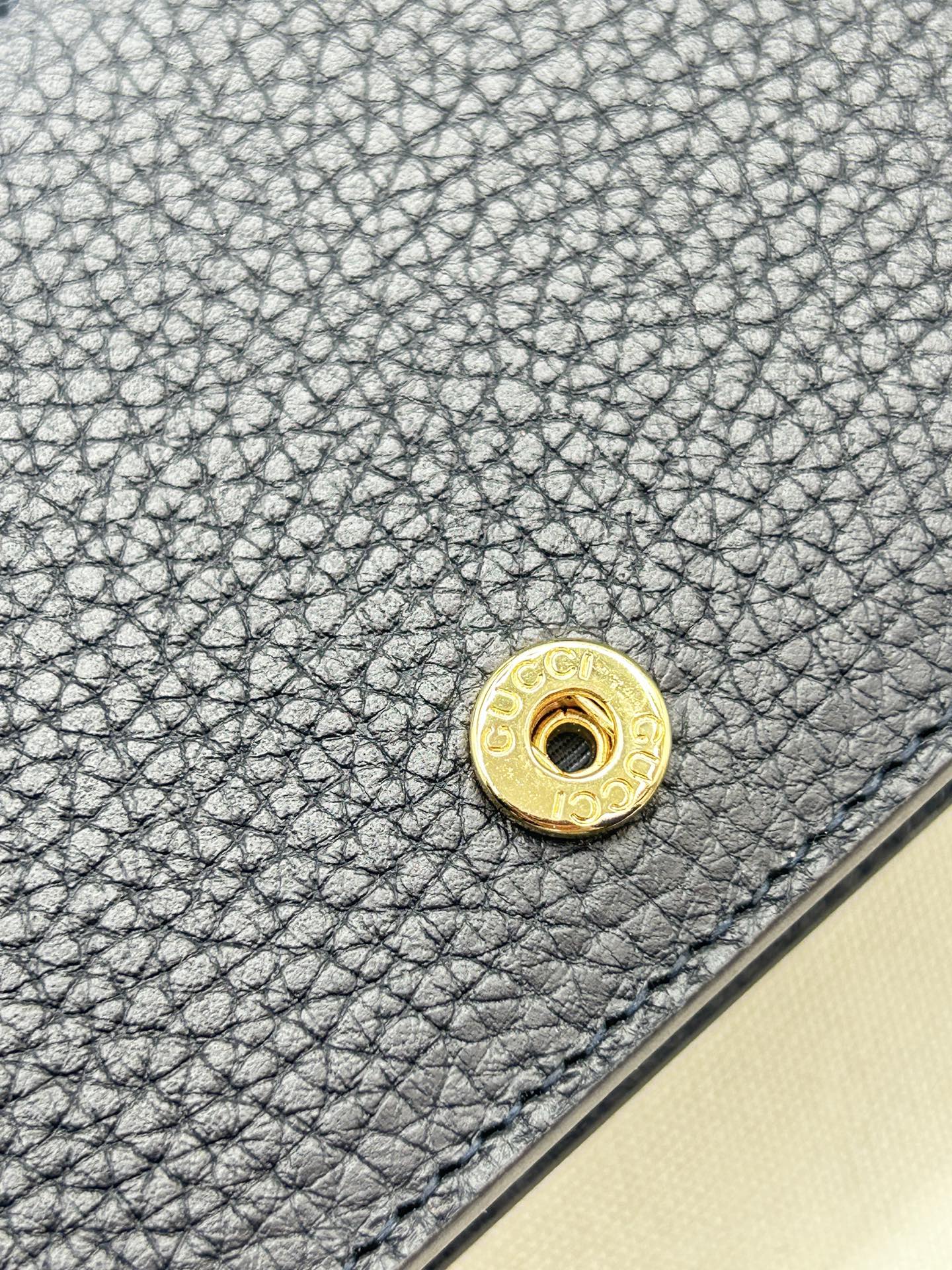 GUCCI 高仿帆布拼皮信封包 GG圖騰金鏈款 百搭造型肩背包｜歐美奢侈品精品推薦