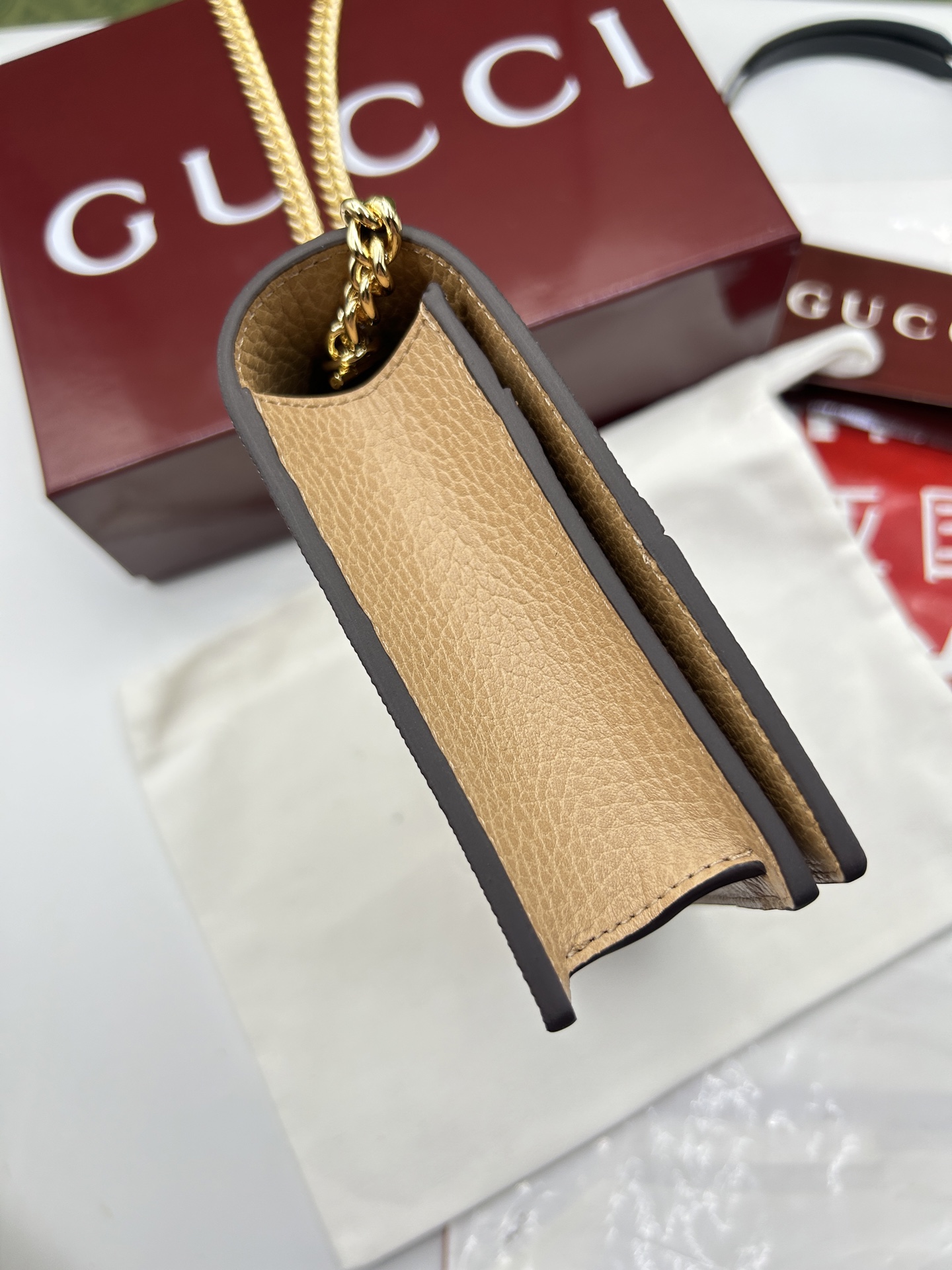 GUCCI 原單GG帆布拼駝皮信封包 金鍊肩背款 優雅百搭人氣推薦｜歐美奢侈品精品推薦