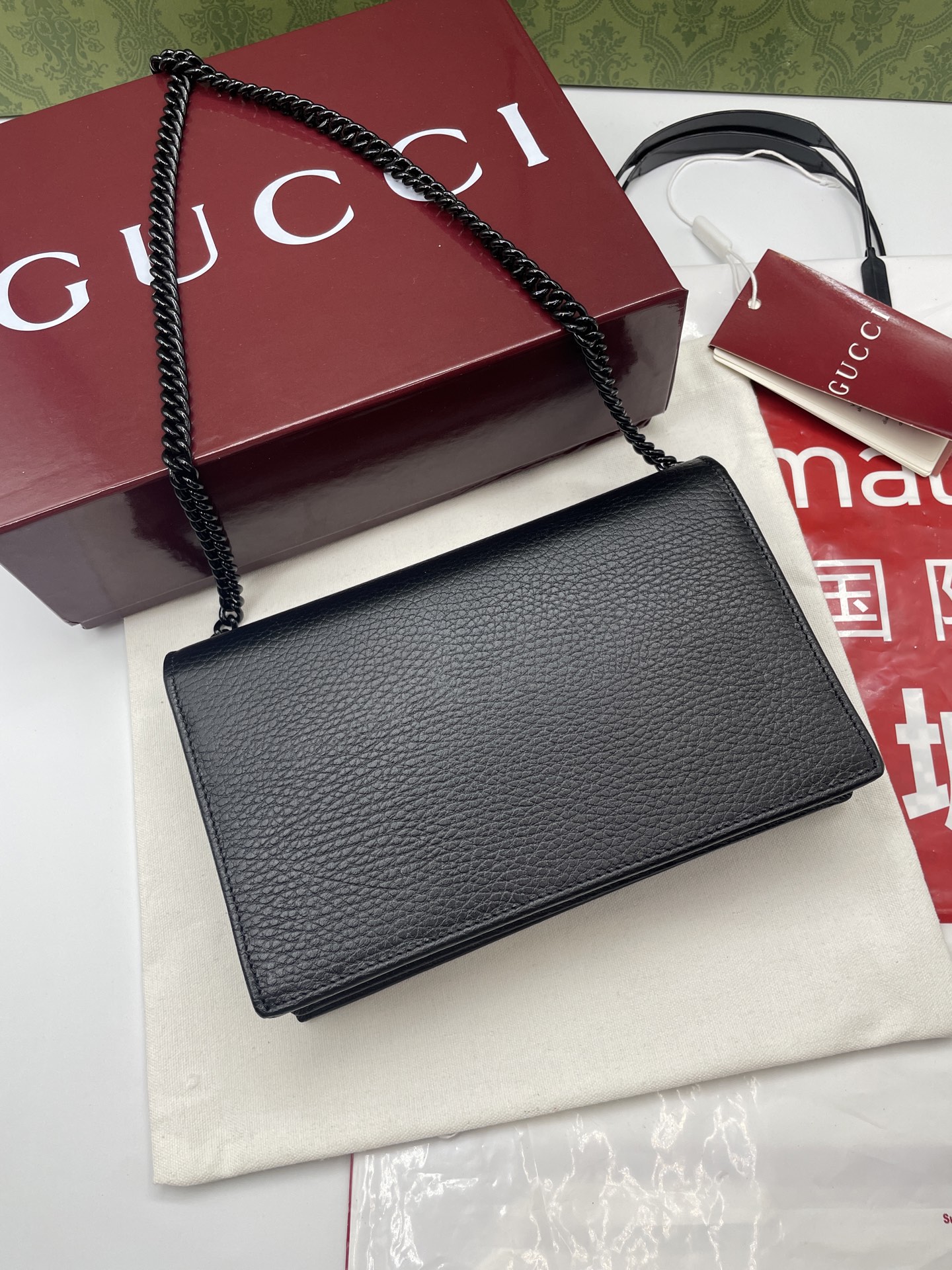 GUCCI A貨全黑信封包 女士荔枝皮全黑鏈條設計 極簡酷感百搭款｜歐美奢侈品精品推薦